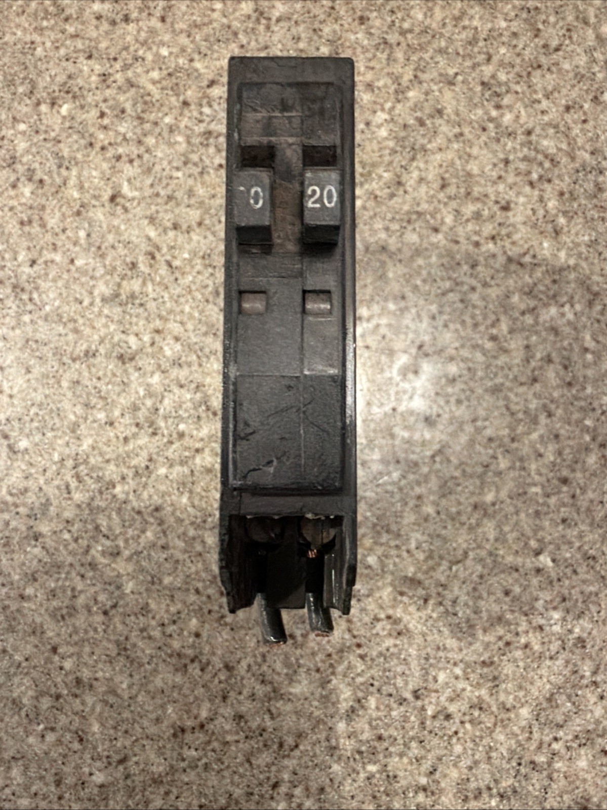 Square D QOT2020 2 Pole 20 Amp Tandem QOT Circuit Breaker 20a Twin Plug In