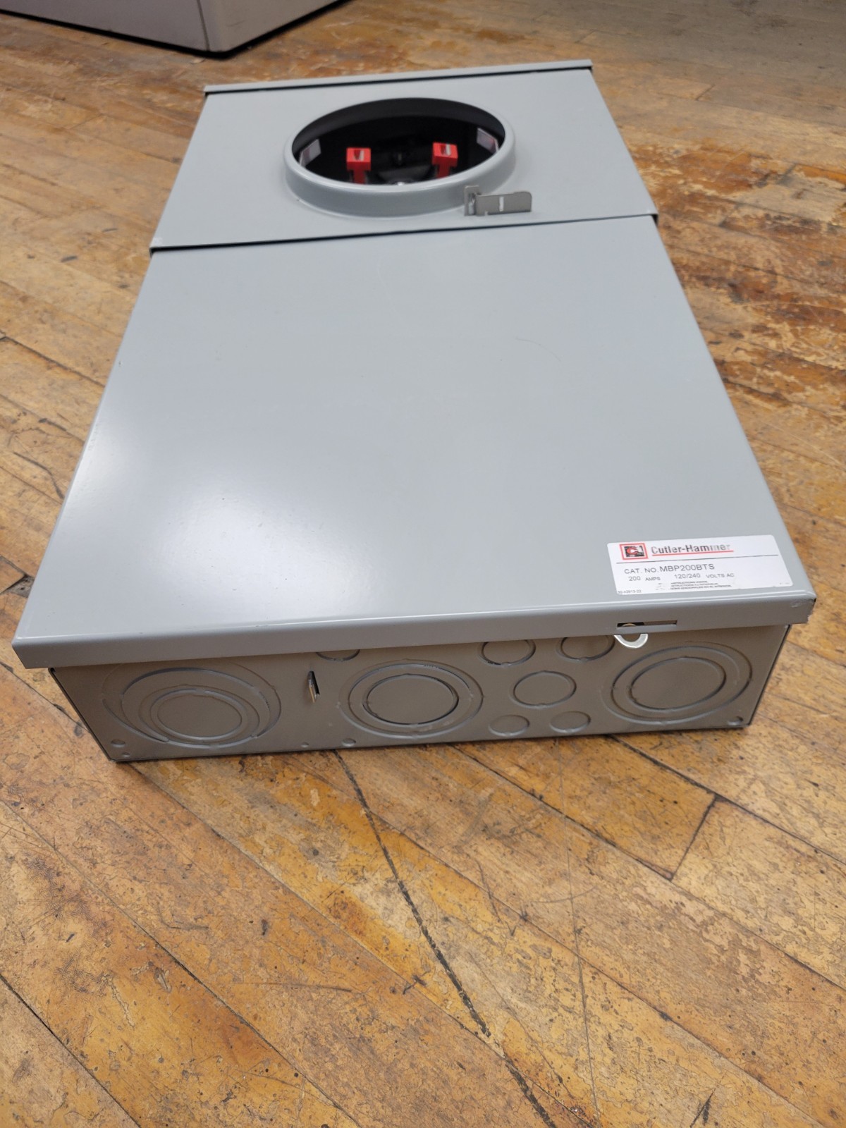 Eaton MBP200BTS Meter Breaker Panel Surface Mount 200A 120/240VAC 1PH 3W Type 3R