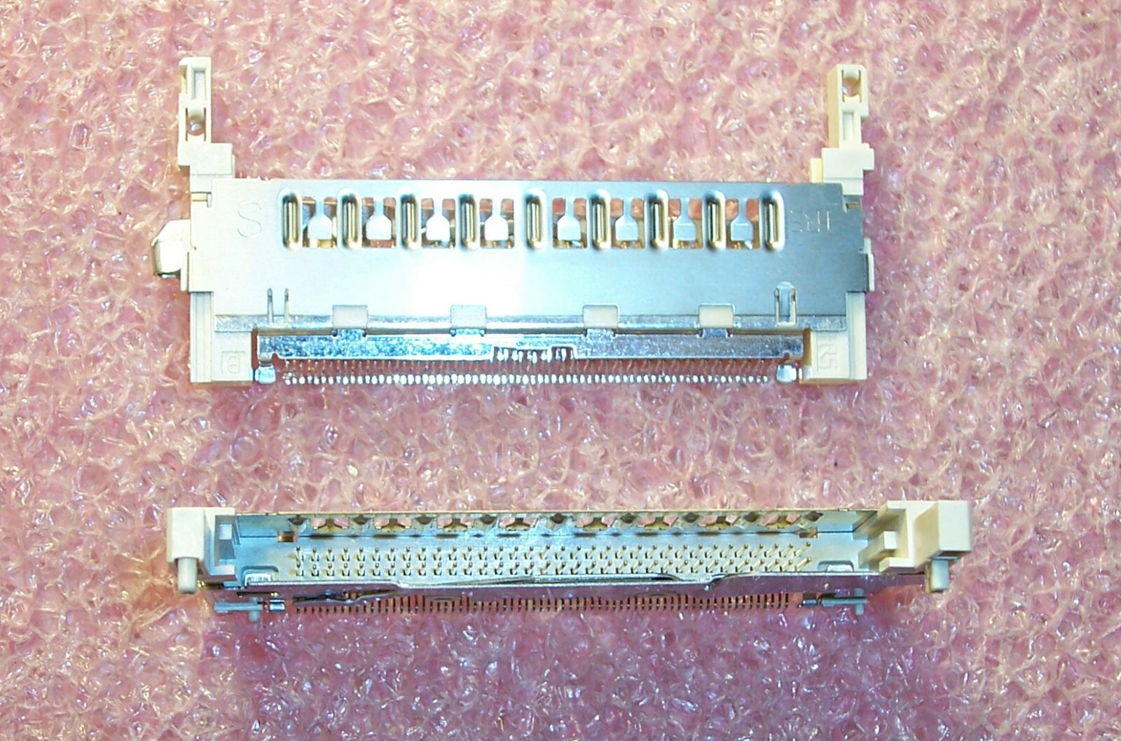 QTY(5) IC11-68PL-1.27SF-EJR HOSIDEN 68 POSITION R/A SMD PCMCIA CardBus CONNECTOR