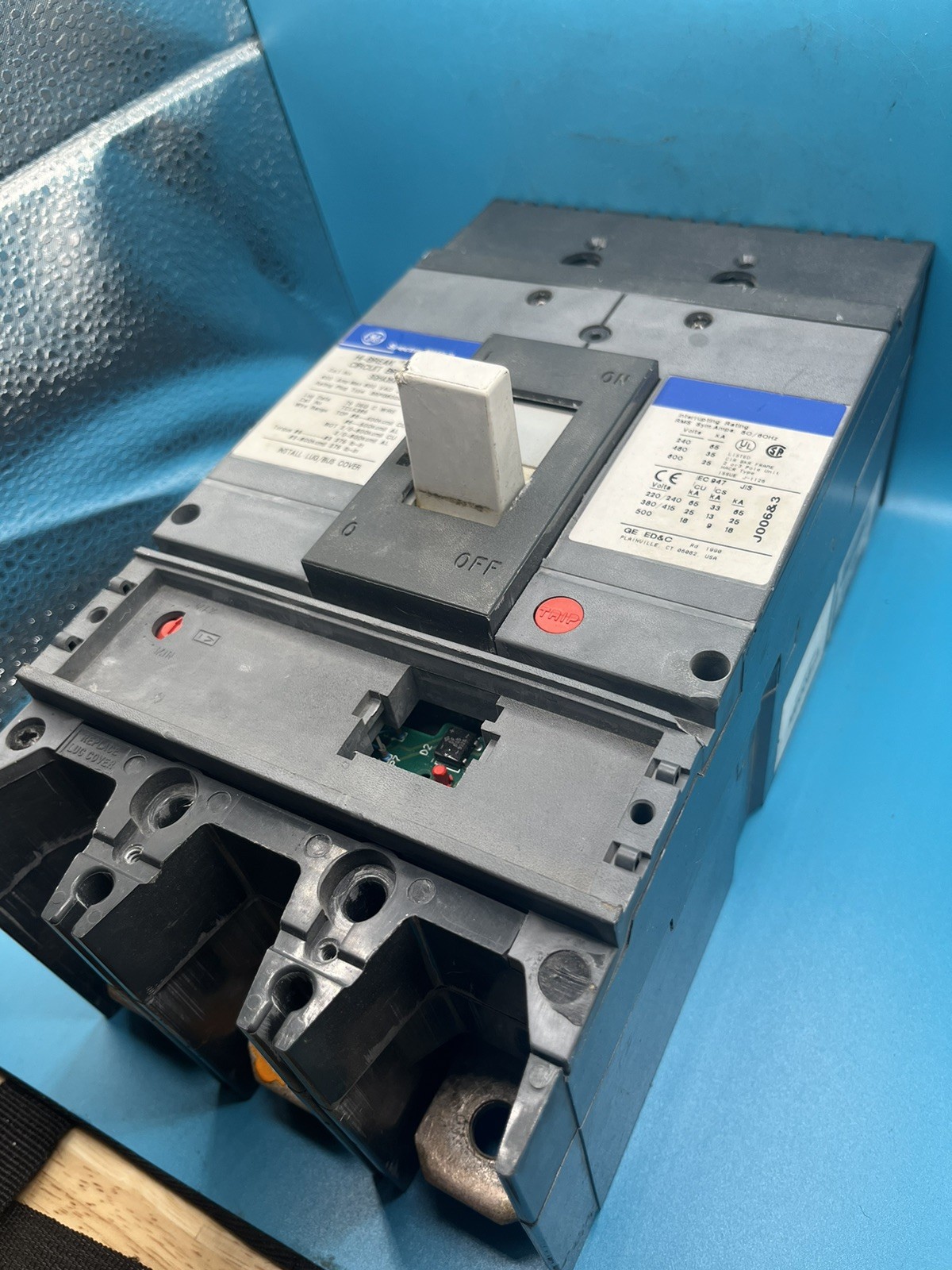 GE General Electric SPECTRA SGHA36AT0600 3 Pole 600A Frame Circuit Breaker
