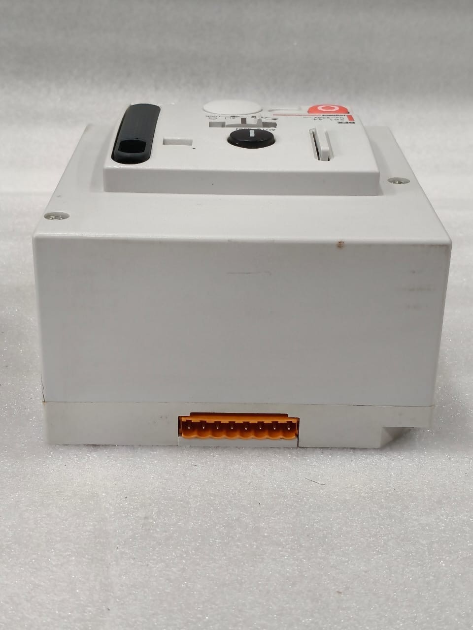 LEGRAND 026144 DPX 630 MOTOR OPERATOR UNIT AC 230V FOR DPX630 CIRCUIT BREAKER