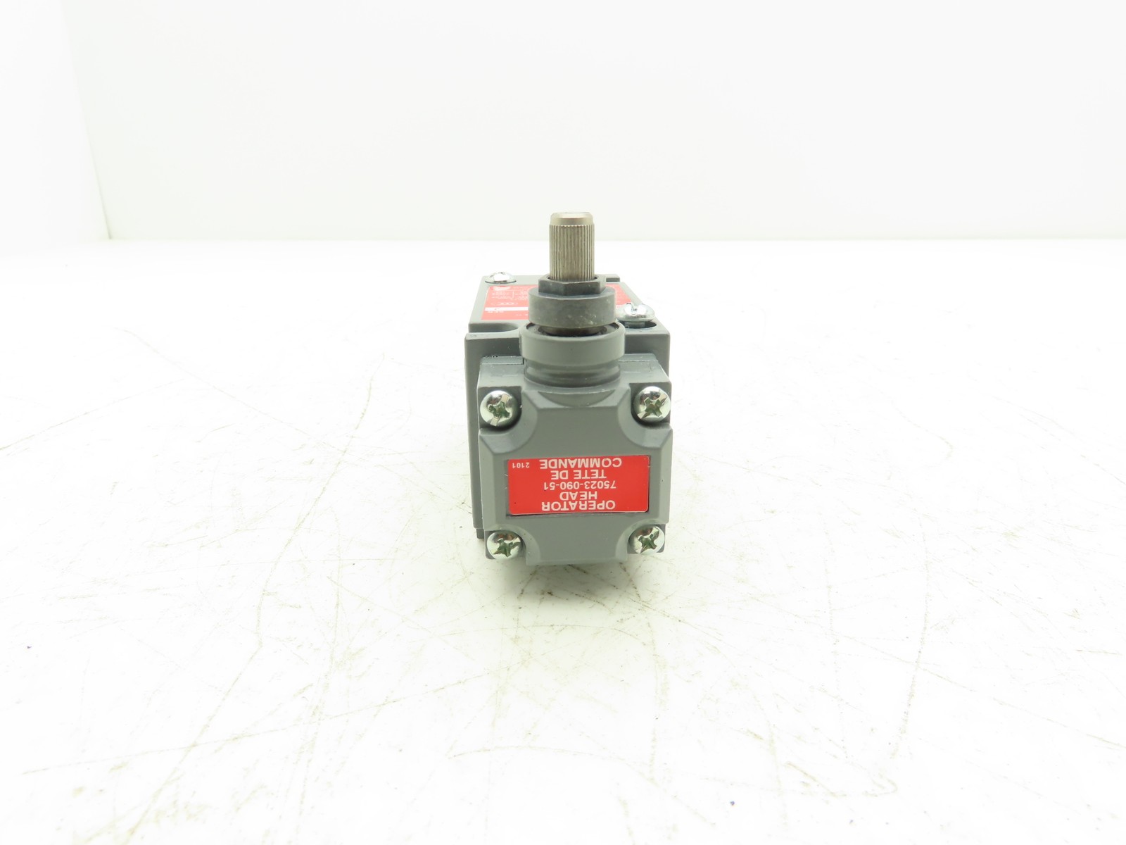 Allen Bradley 802T-ATPD Plug In Oiltight Limit Switch Roller Arm Spring Return