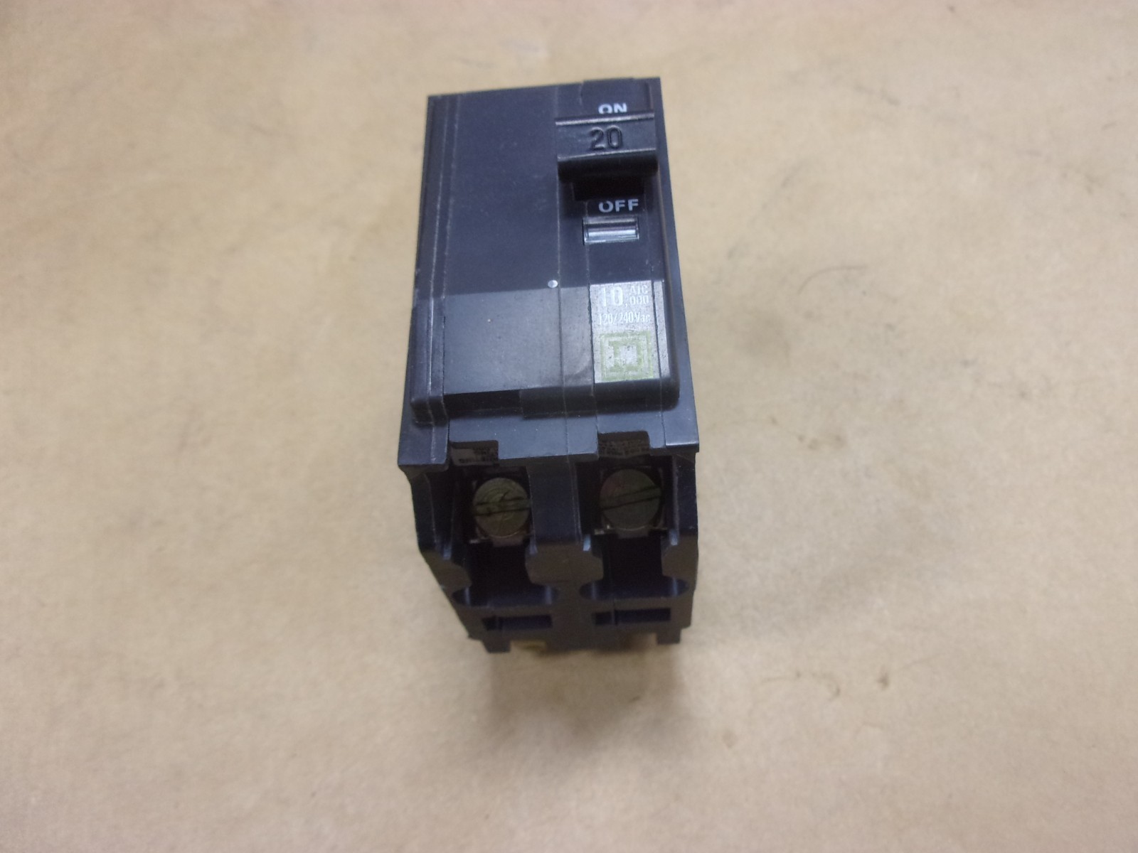 Square D QO210 120 240 V AC 2 Pole 10 Amp Plug In Circuit Breaker NE-7482 HACR
