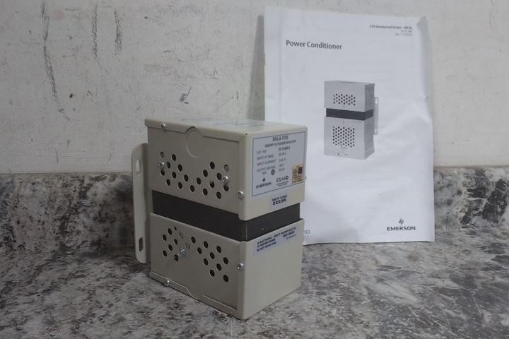 SolaHD 23130302 120/208/240/480VAC Input 120/240VAC Output Power Conditioner