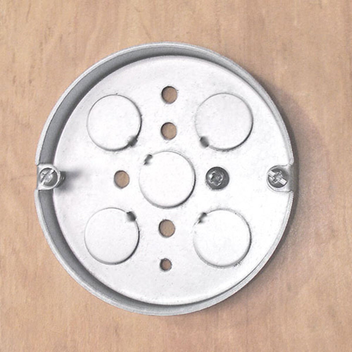 Southwire 46111-R 3-1/2″ Round Pan Box Steel Electrical Box