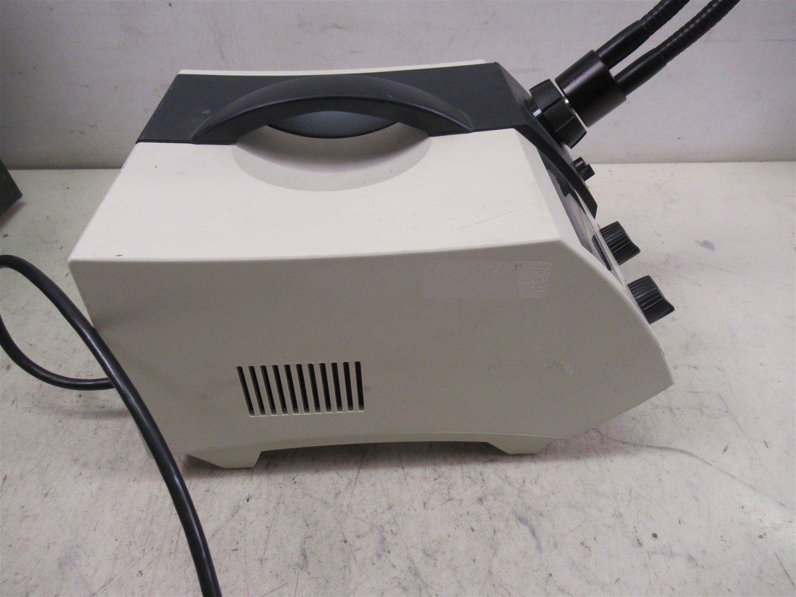 Schott KL-1500 LCD Dual Fiber Optic Light Source High-Intensity Microscopy