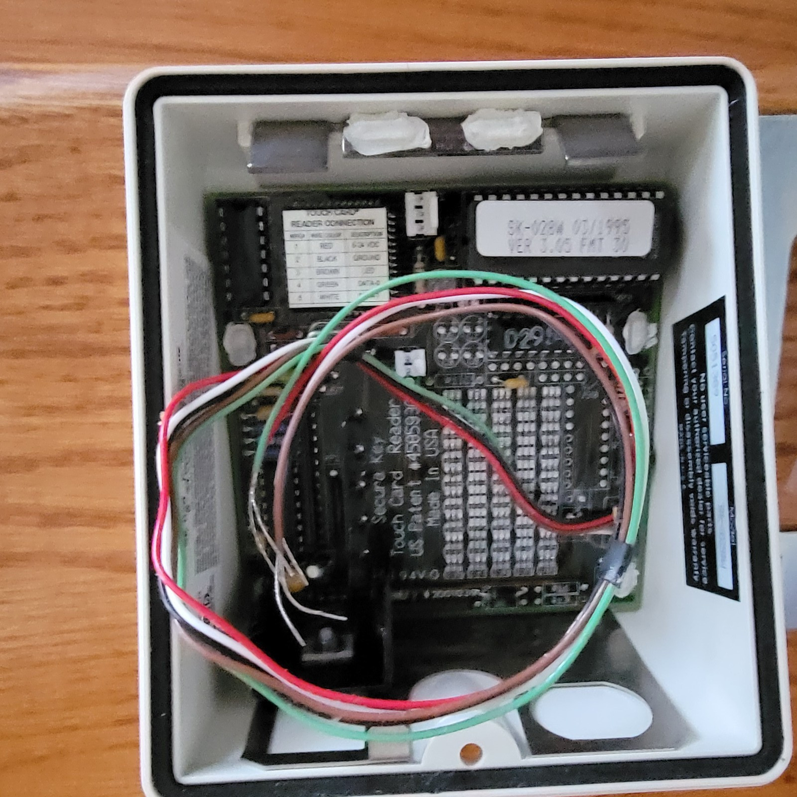 SecuraKey SK-028W TOUCH CARD READER (WIEGAND DATA OUTPUT) VER 3.05 FMT 30