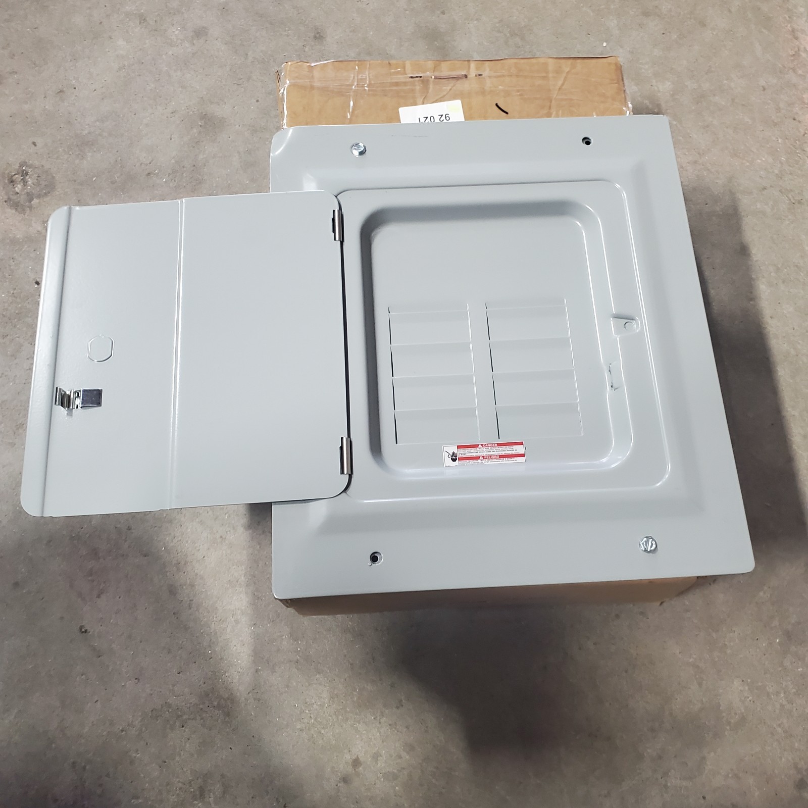 Eaton BR816L125FDP Eaton Indoor Main Lug 125A 8-Spaces 16-Circuits