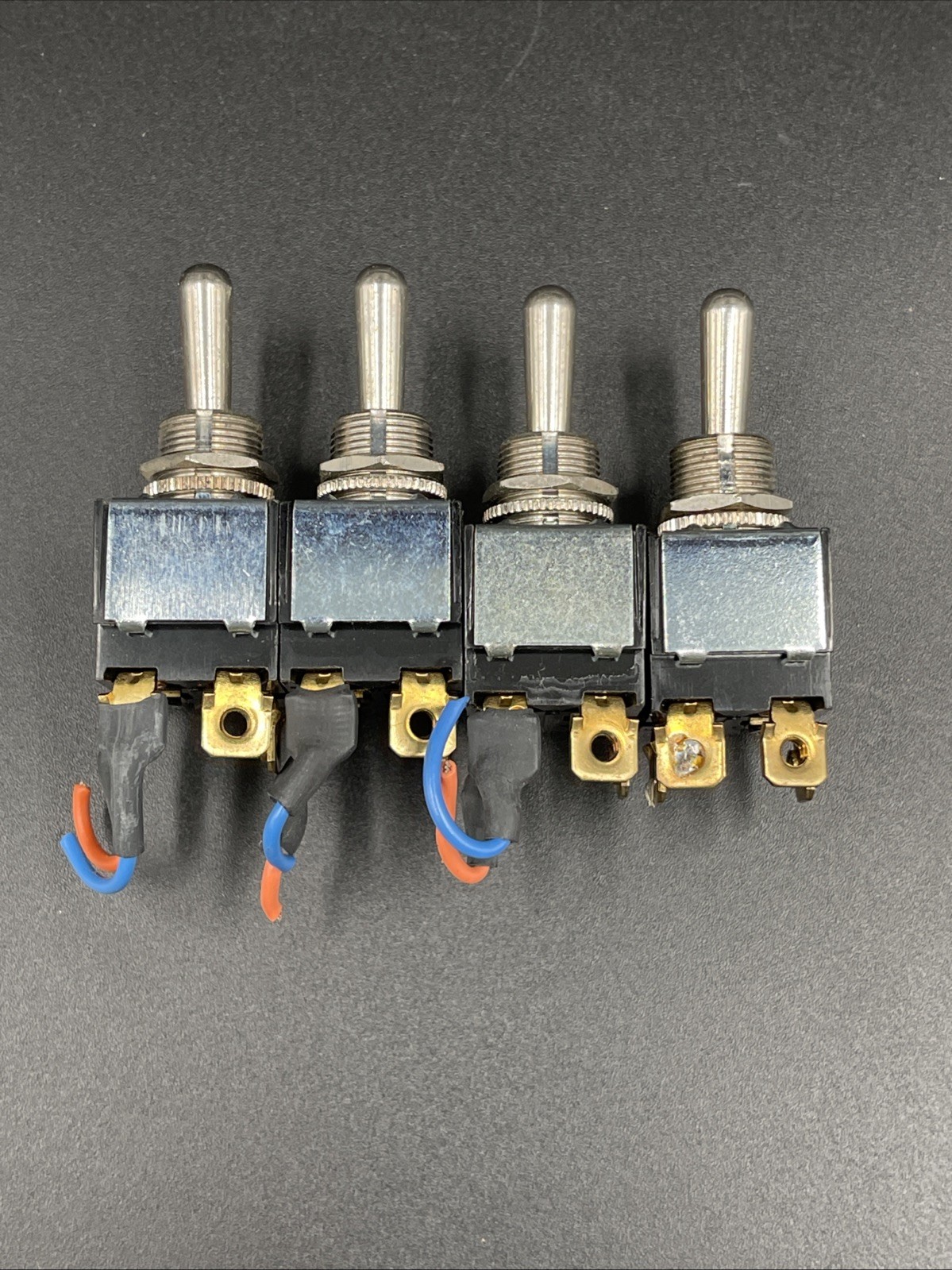 Carling Toggle Switch 10A, 250V AC 15A 125V AC 3/4 HP 125-250V AC Lot 4