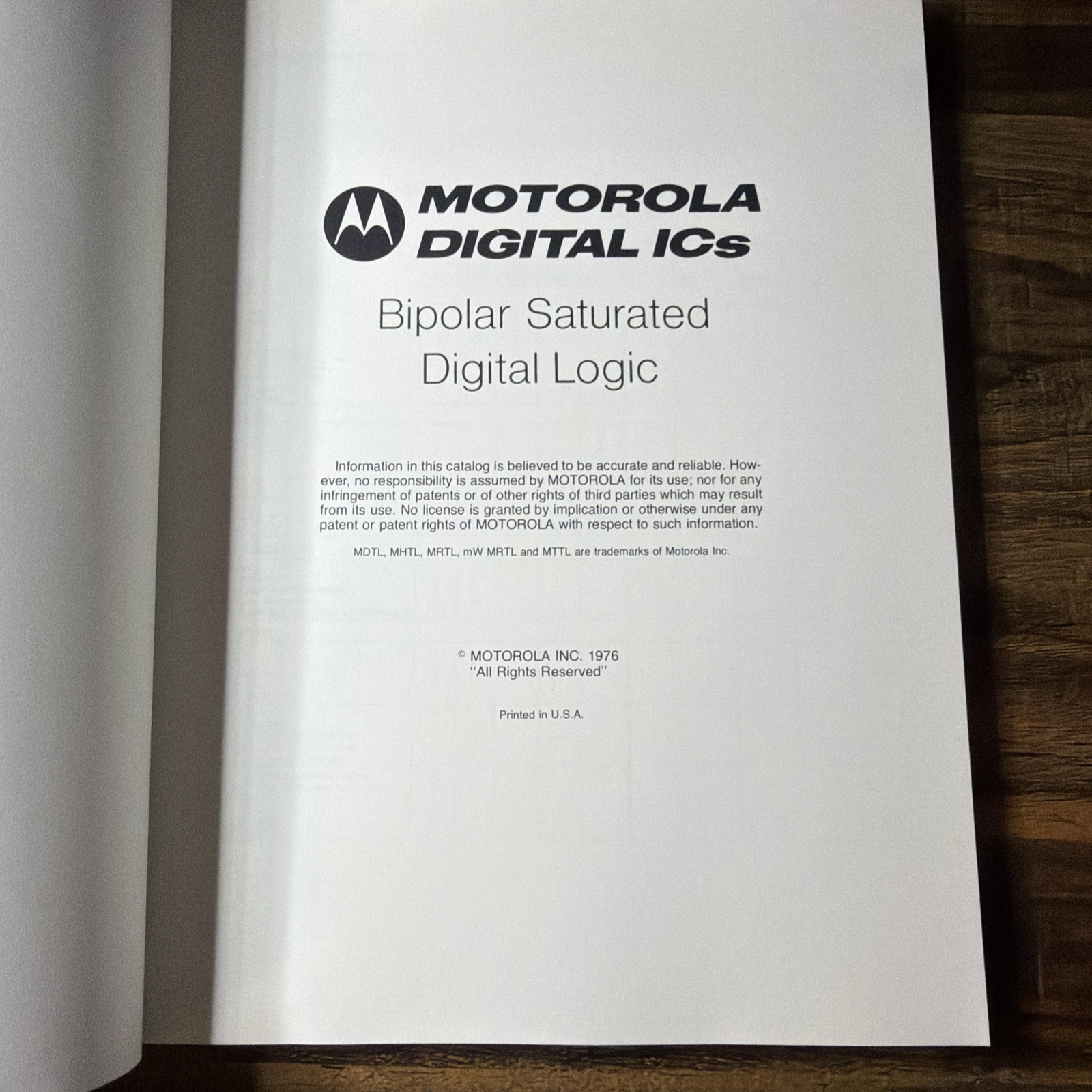 BiPolar Saturated Digital Logic Book by Motorola ICs 1976 Excellent Condition