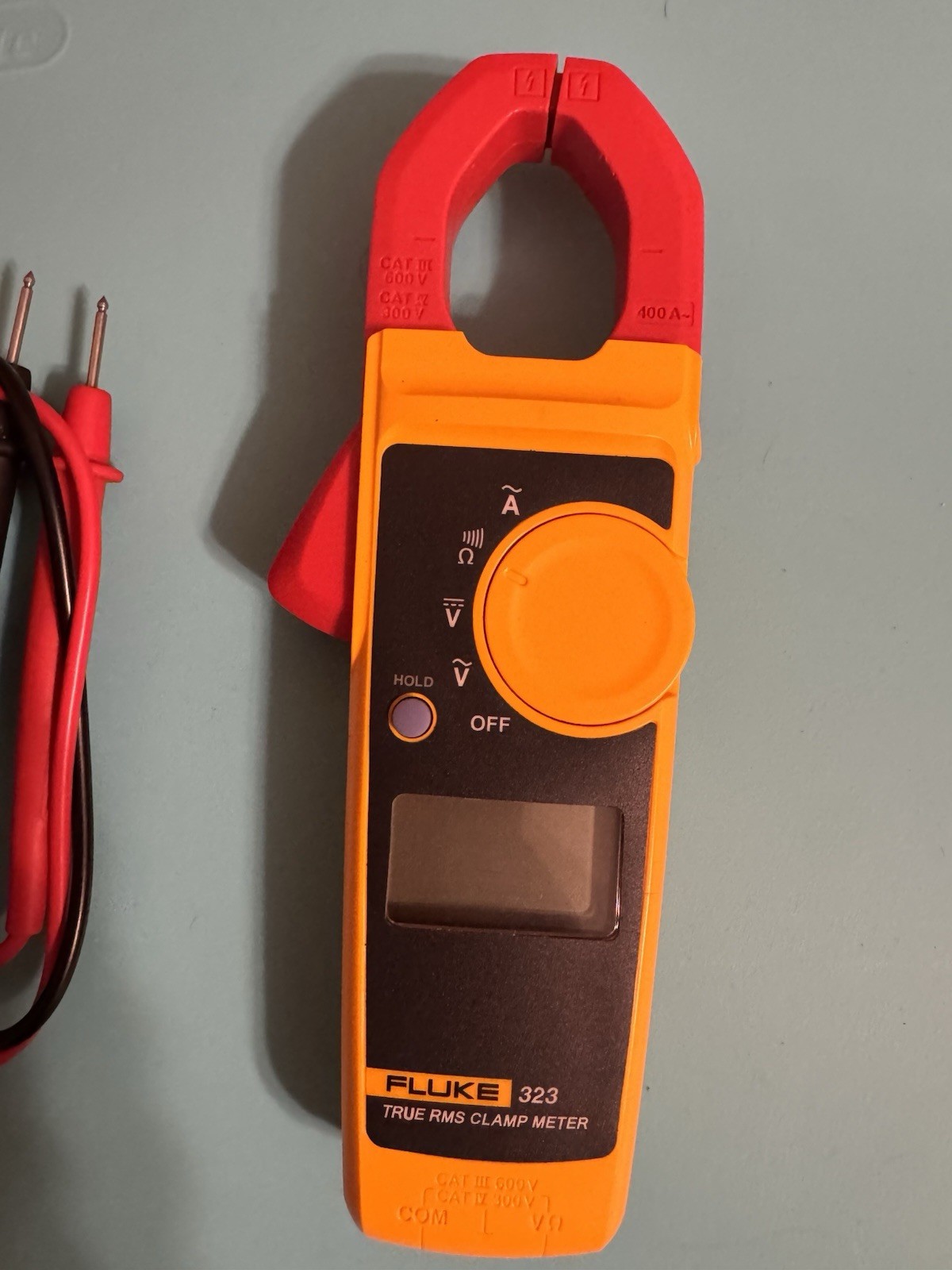 Fluke 323 True RMS Clamp Meter w/ Case & Test Leads – Tested Working