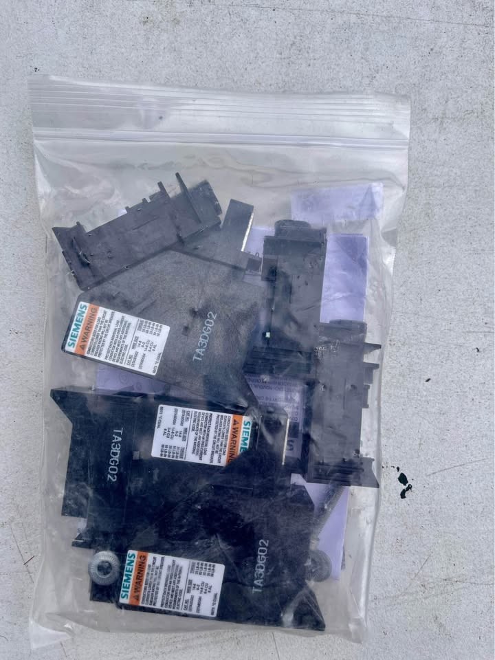 1 – Siemens 3TA3DG02 Circuit Breaker Lug Kit – NEW! SHIPPING FROM CANADA!