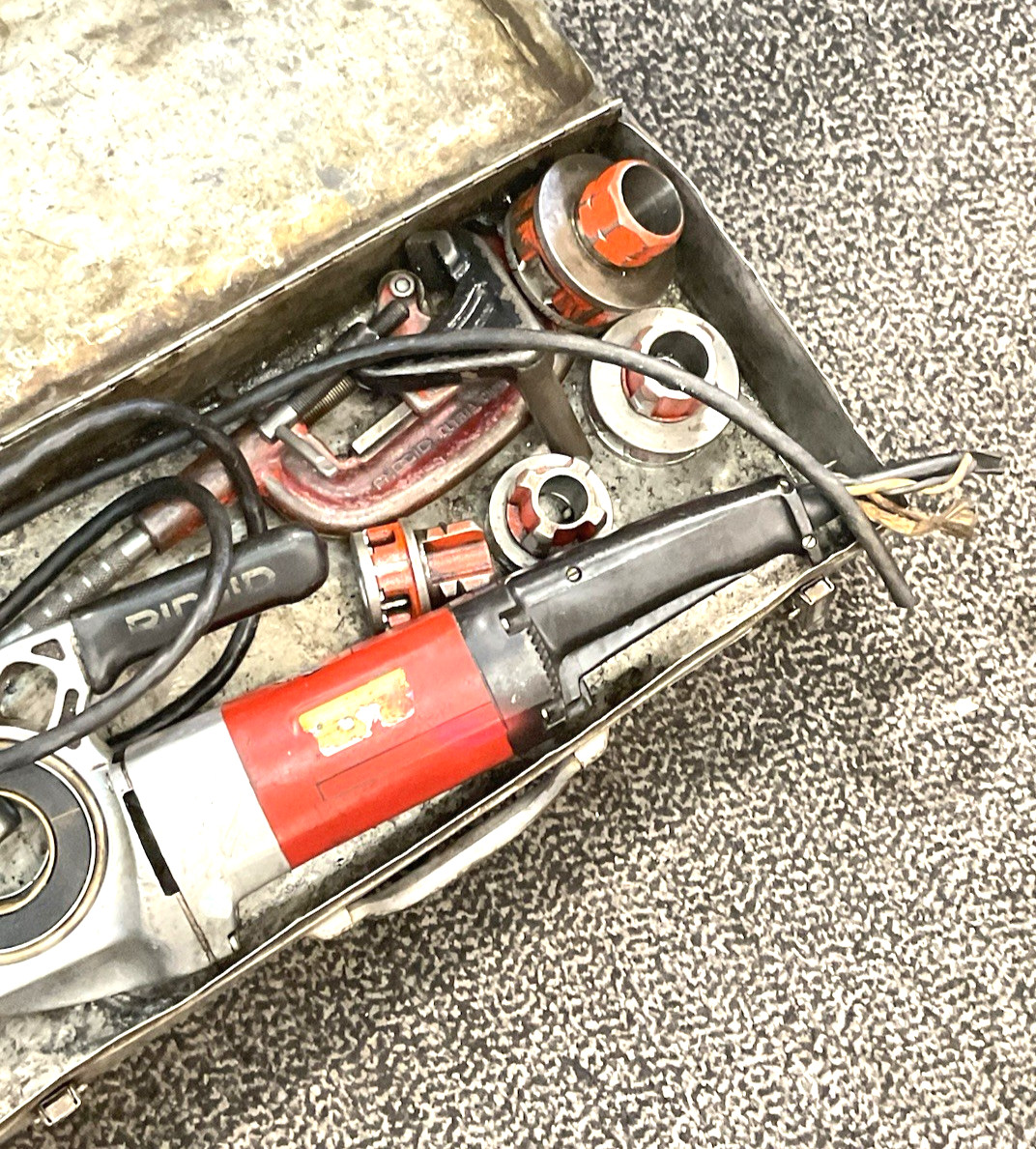 RIDGID 600 Hand-Held Electric Pipe Threader Die Head With DieS NEEDS NEW CORD