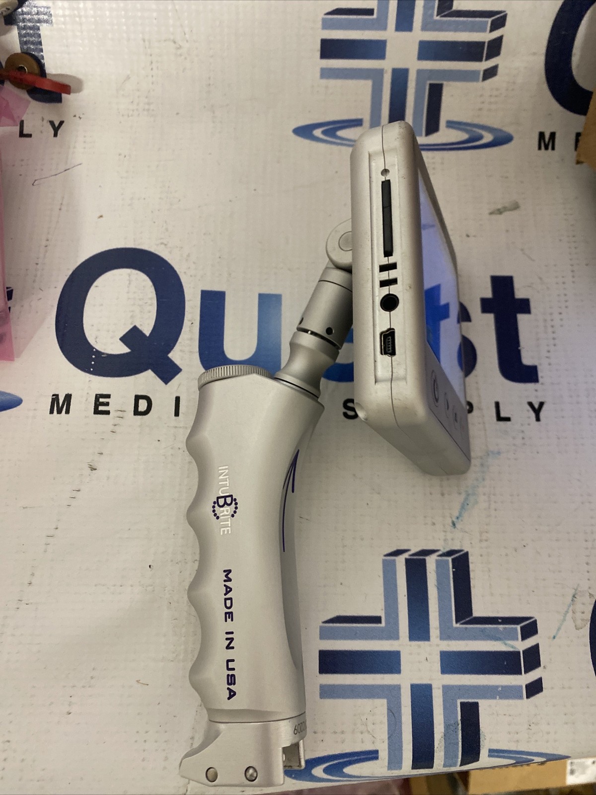 Intubrite Video Laryngoscope VLS 6600I on Screen VLS 3500 on Tag – Powers On