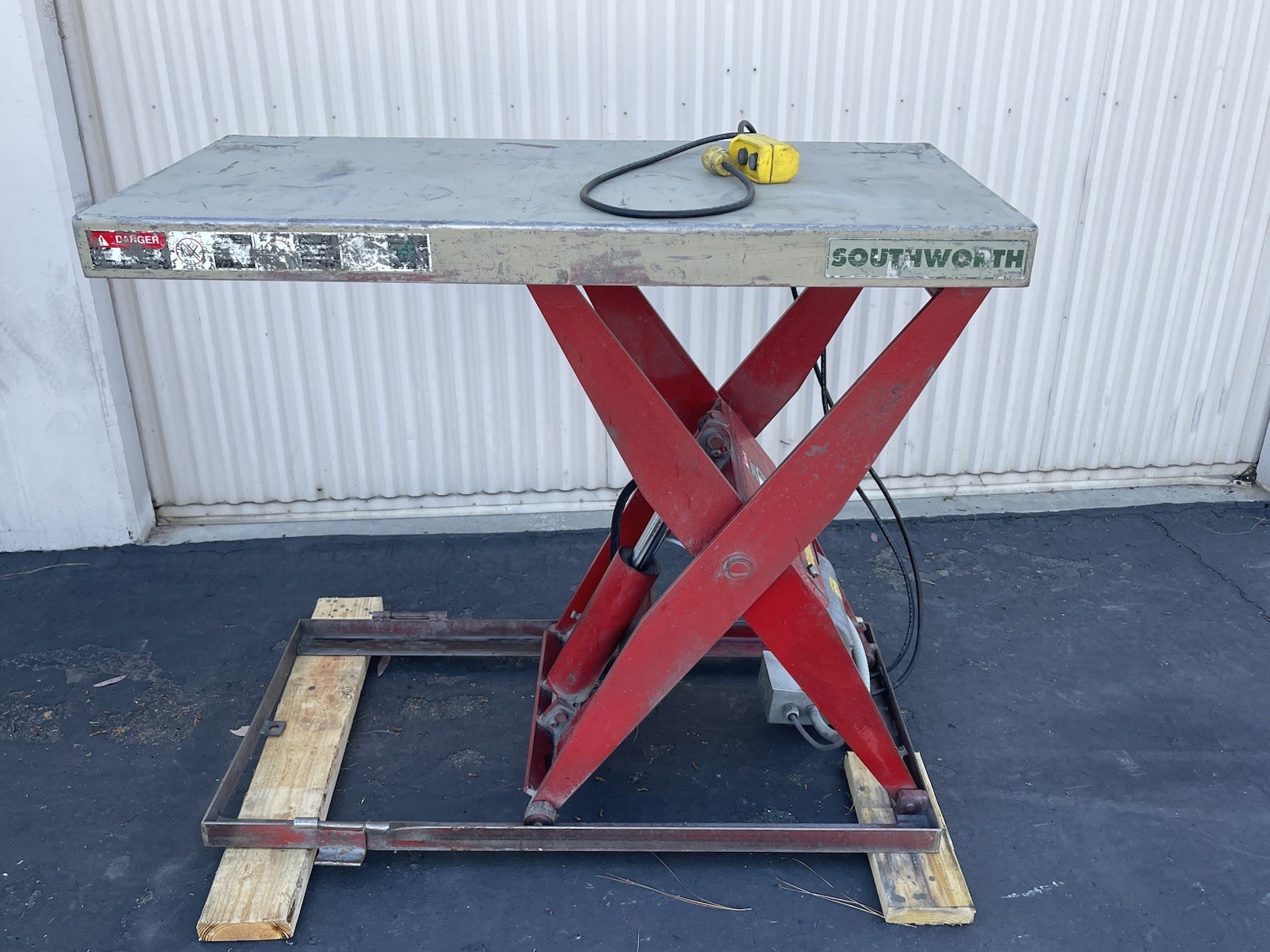 48″x 24″ Scissor Hydraulic Lift Table 6~42″ Lift Southworth 1500 Lbs. 115V(26A3)