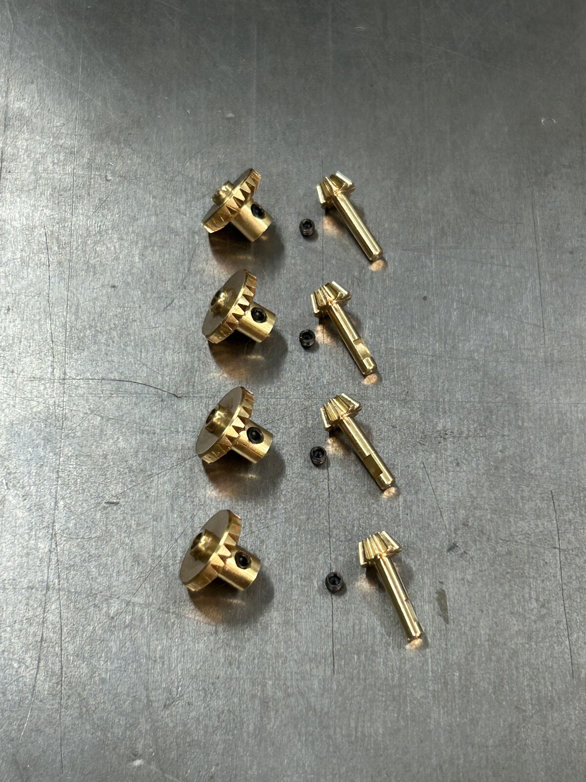 QTY 1 SET BRASS 10/23 TEETH 3MM BORE/ SHAFT 90 DEG BEVEL GEAR SET 2.3:1 RATIO