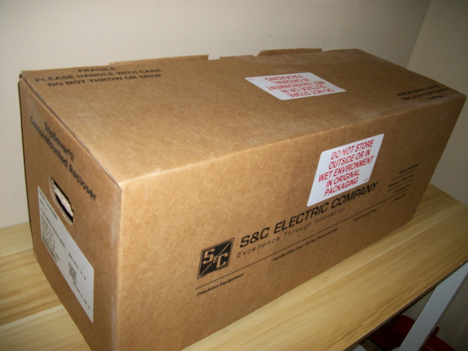 NEW IN BOX S&C TRIPSAVER II CUTOUT MOUNTED RECLOSER CAT # 990211-P 15.5 110