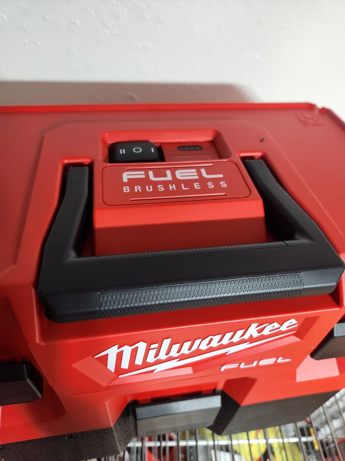 Milwaukee 0960-20 M12 FUEL 12-Volt 1.6 Gal. Lithium-Ion Cordless Wet/Dry Vacuum