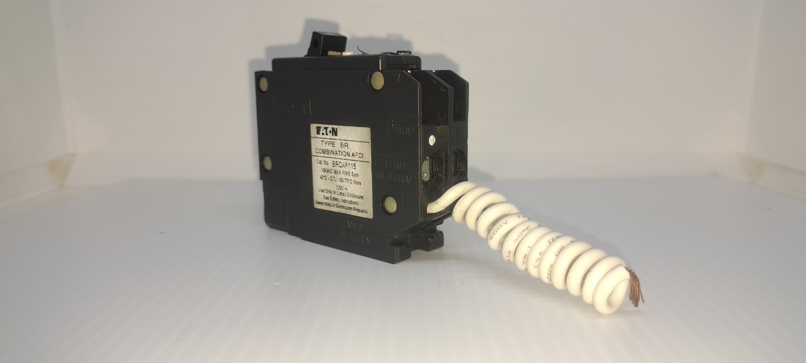 Eaton BRCAF115 15 Amp 1 Pole 120V Combination AFCI Circuit Breaker Flaw