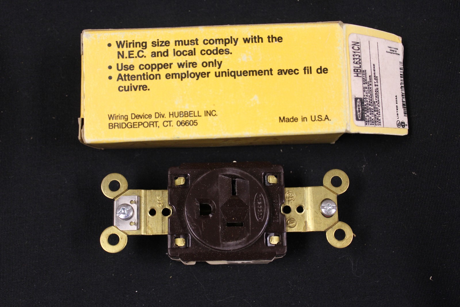 New Hubbell HBL6331CN Receptacle, Side and Back Wired, 20A, 125V, Canadian 5-20R
