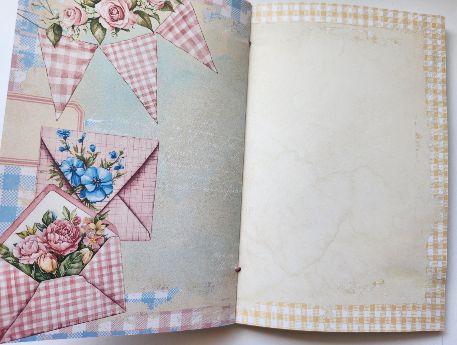 Junk Journal Booklet «COUNTRY GINGHAM» Farmhouse Cards, Pockets Ephemera 40Pg