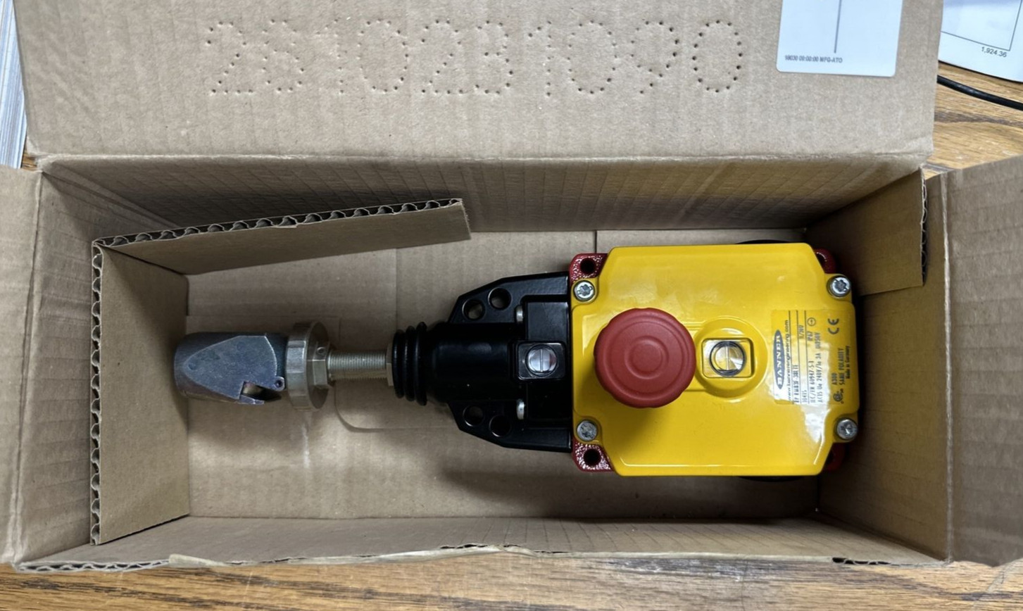 BANNER RP-RM83F-38LTE ROPE PULL WITH EMERGENCY STOP 82126 **NEW-IN BOX**