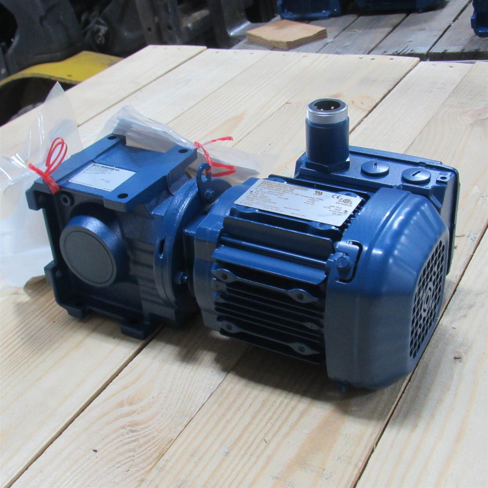 SEW-EURODRIVE INC GEAR MOTOR 1,800 RPM S37DRS71S4/AFQ8
