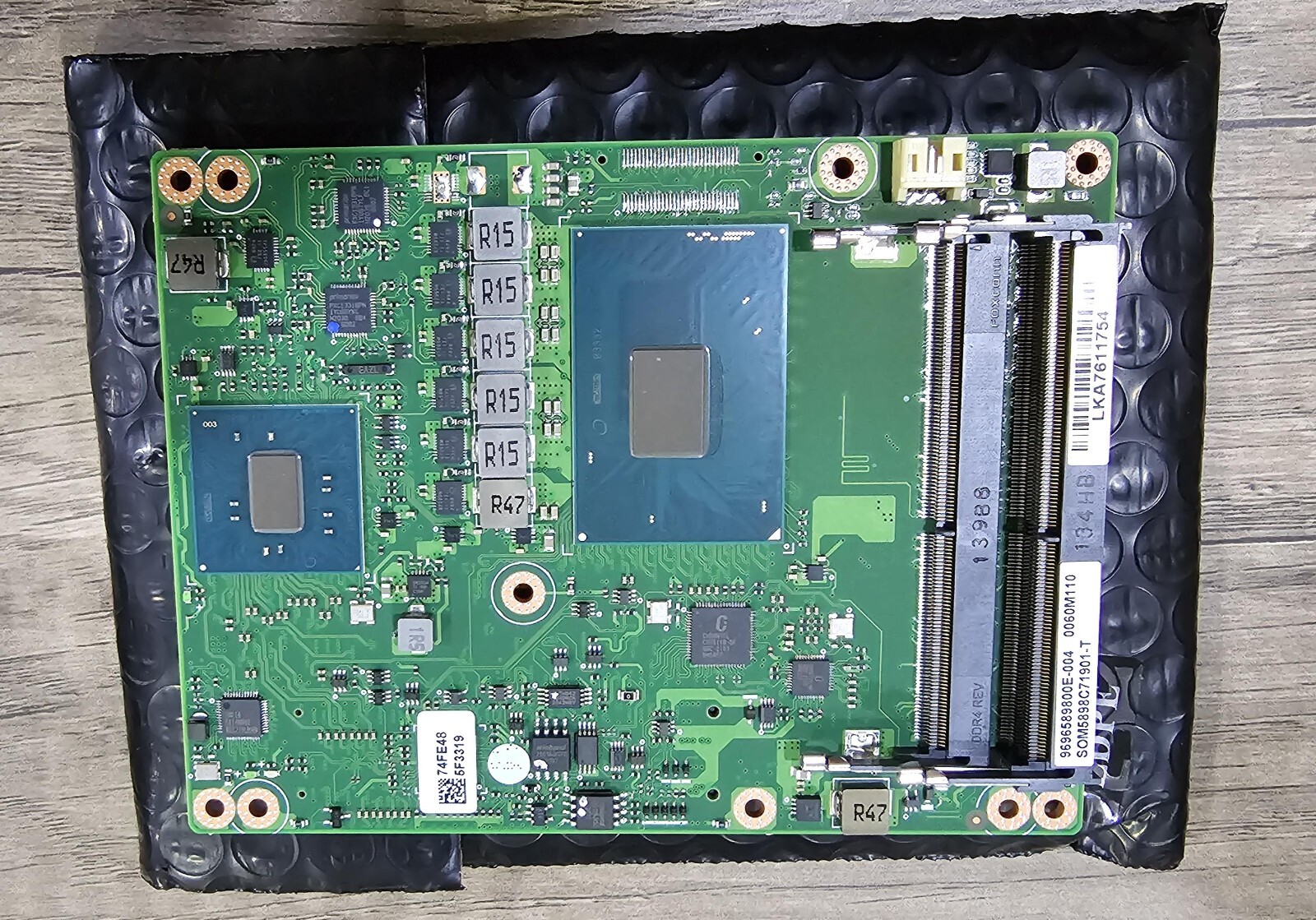 ADVANTECH SOM-5898C7-H0A1. SINGLE BOARD COMPUTER MODULE. Core i7-7820EQ 3GHz.