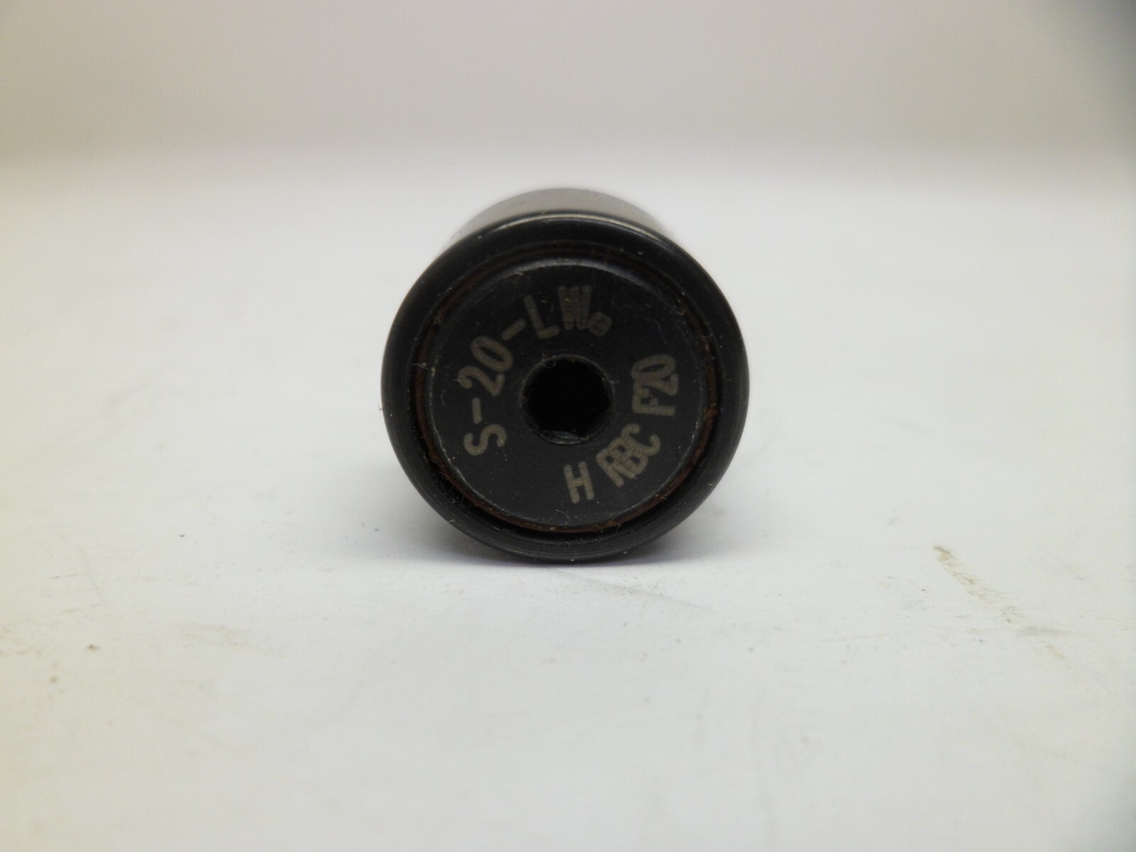 RBC BEARINGS F20 S-20-LW CAM FOLLOWER 5/8″ OD. x .435″ Wide .250″ OD. AXLE NOS