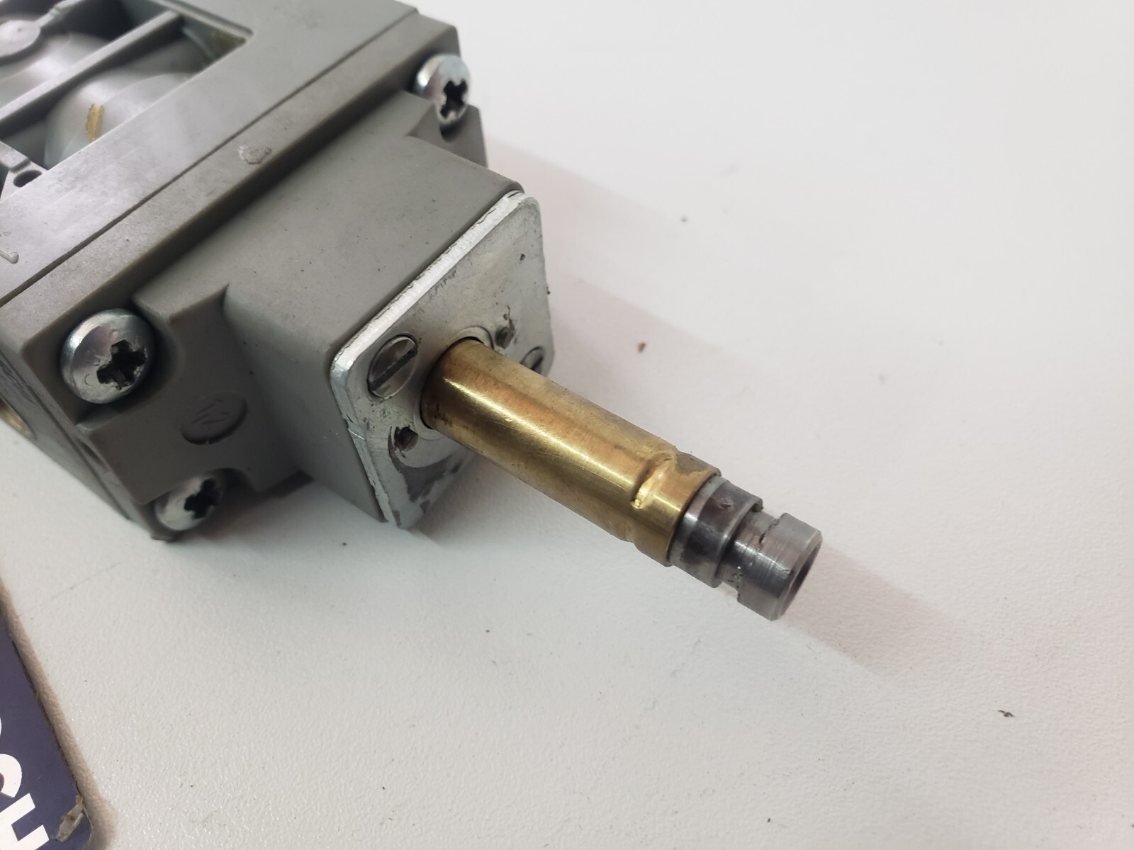 Bosch 0 820 023 012 Solenoid Valve 0820023012