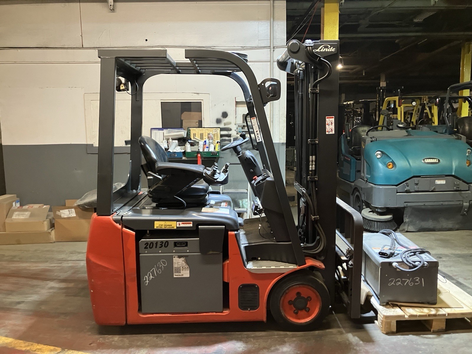 2020 Linde 3600 LB Forklift with Side Shift and Triple mast lithium-ion battery