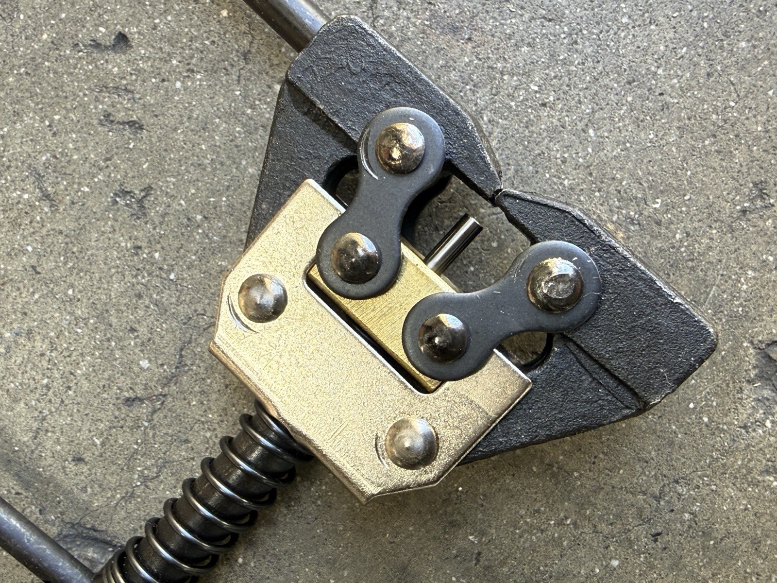 Motorcycle Roller Chain Detacher Holder Breaker & Puller #60 #80 #100 520 530