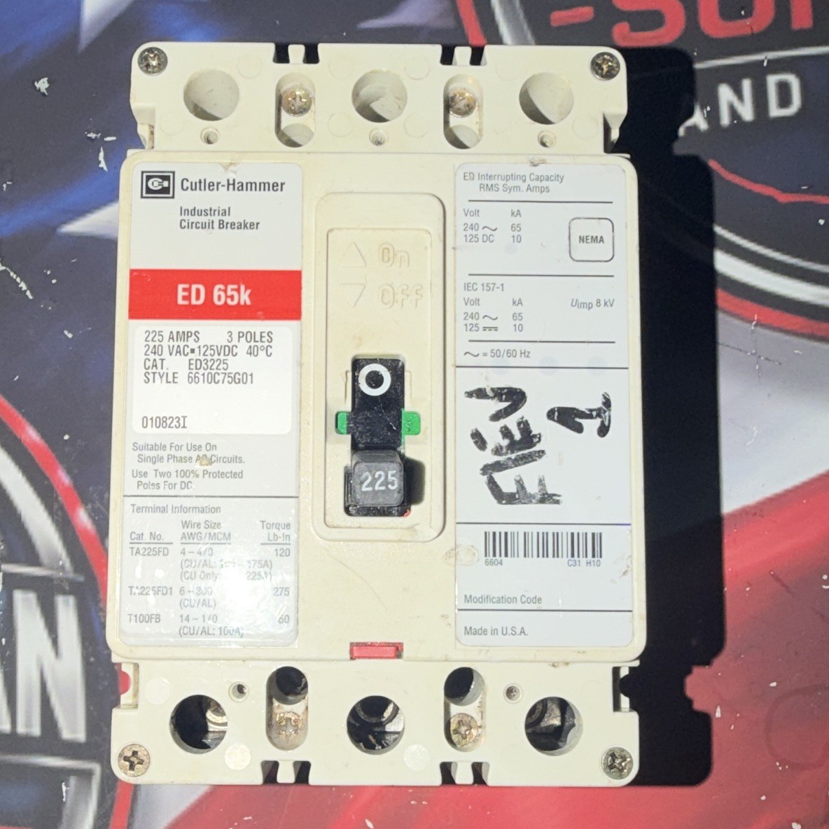 Cutler-Hammer ED 65K ED3225 Circuit Breaker 3P 225A 240V AC Trip Indicator