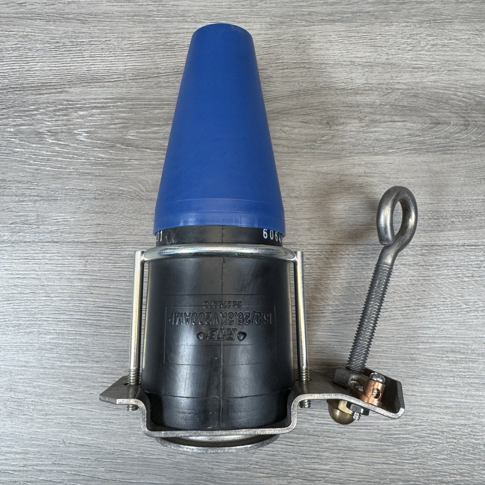 Eaton Cooper ISB225 Insulated Standoff Bushing 200AMP, 15.2/26.3KV, 25KV Class