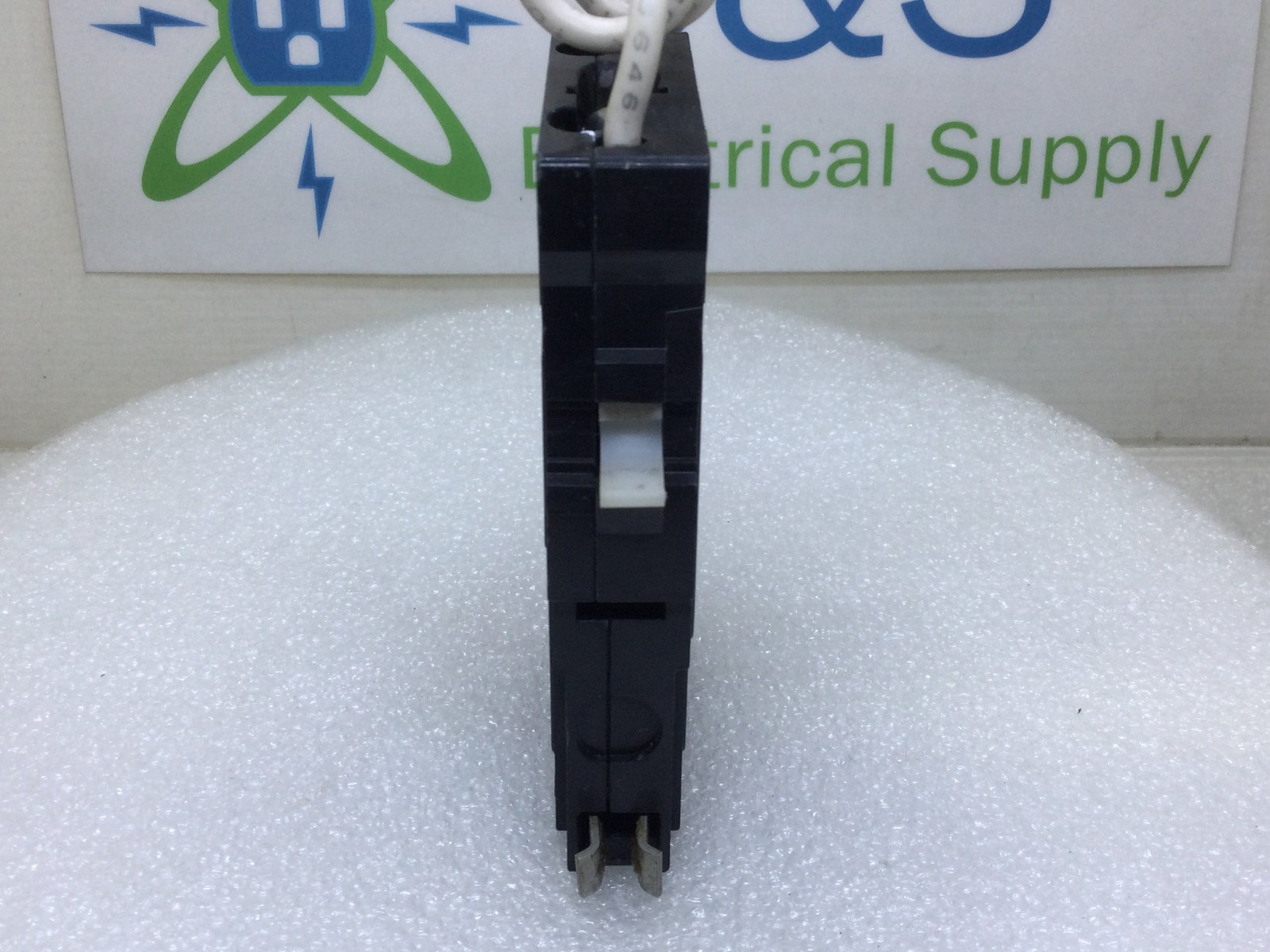 Square D QO120GFI 20 Amp 1 Pole 120V GFCI Circuit Breaker – Cosmetic Flaw