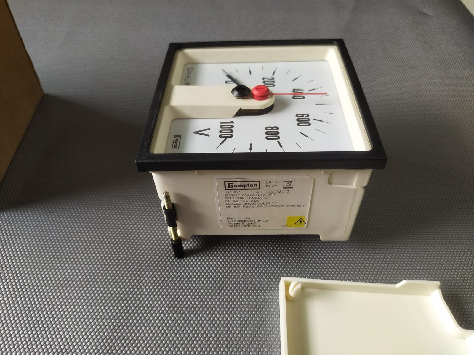 Crompton / Tyco Electronics E244-05V-G-LS-SS-ER Analogue Voltmeter 0-1000V Dc