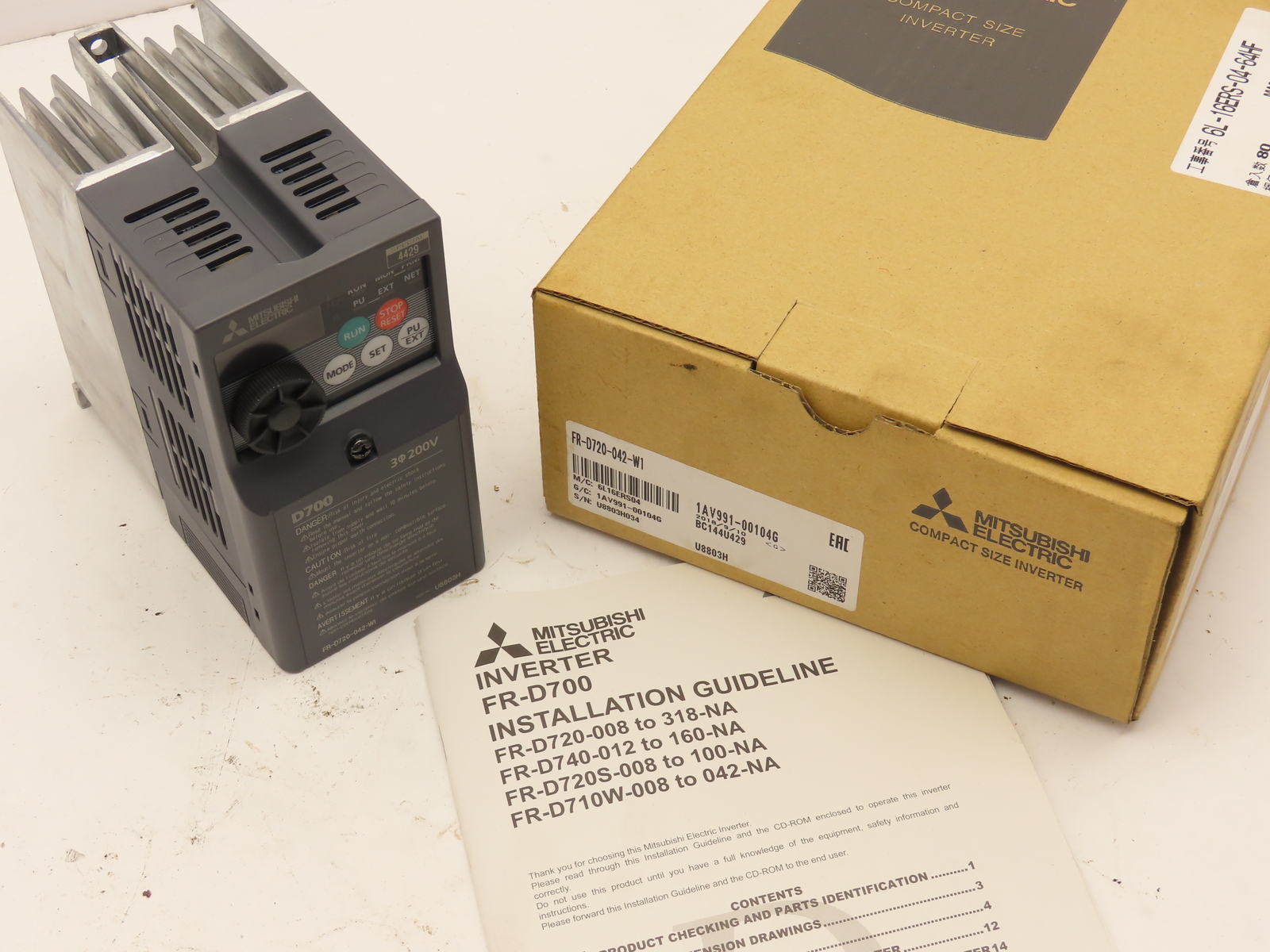 Mitsubishi Electric D700 FR-D720-042-W1 VFD AC Drive Inverter 3PH 200-240V 1HP