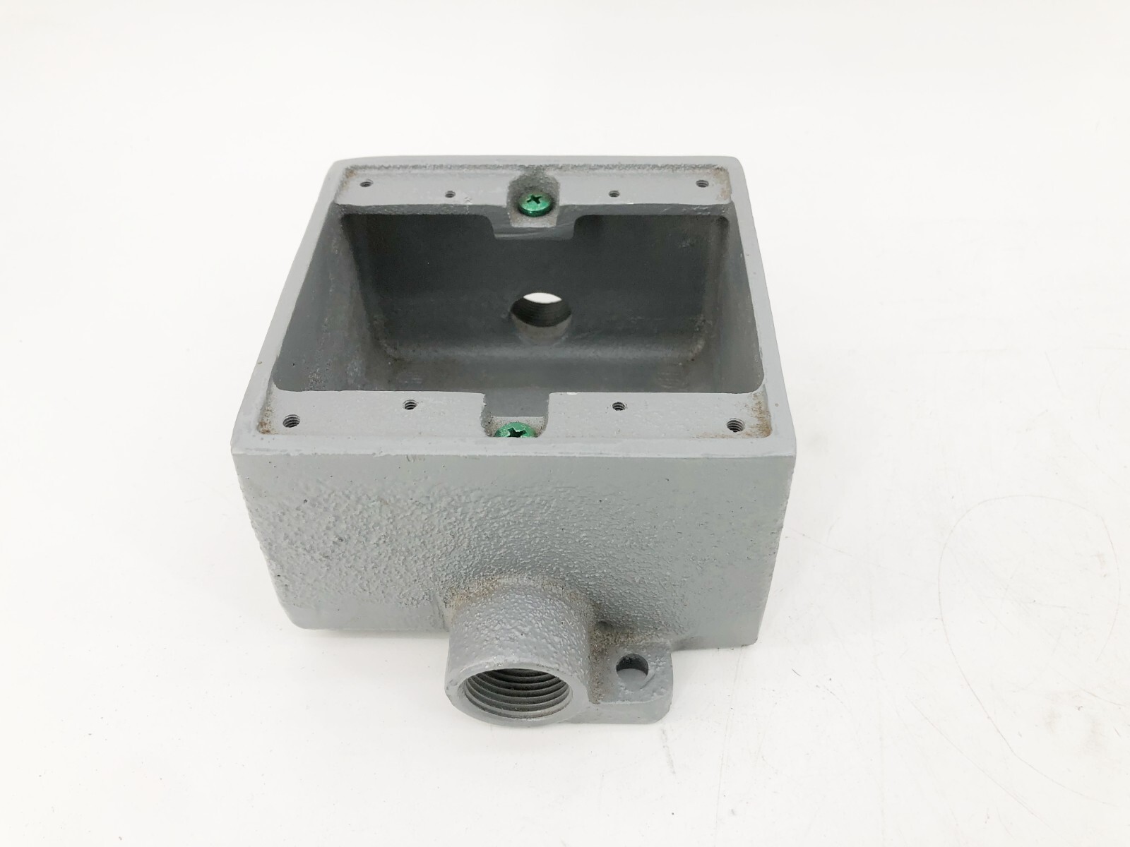 New Killark 2FDC-2M Device Box 3/4″ Hub 50.0 Cu. In Capacity