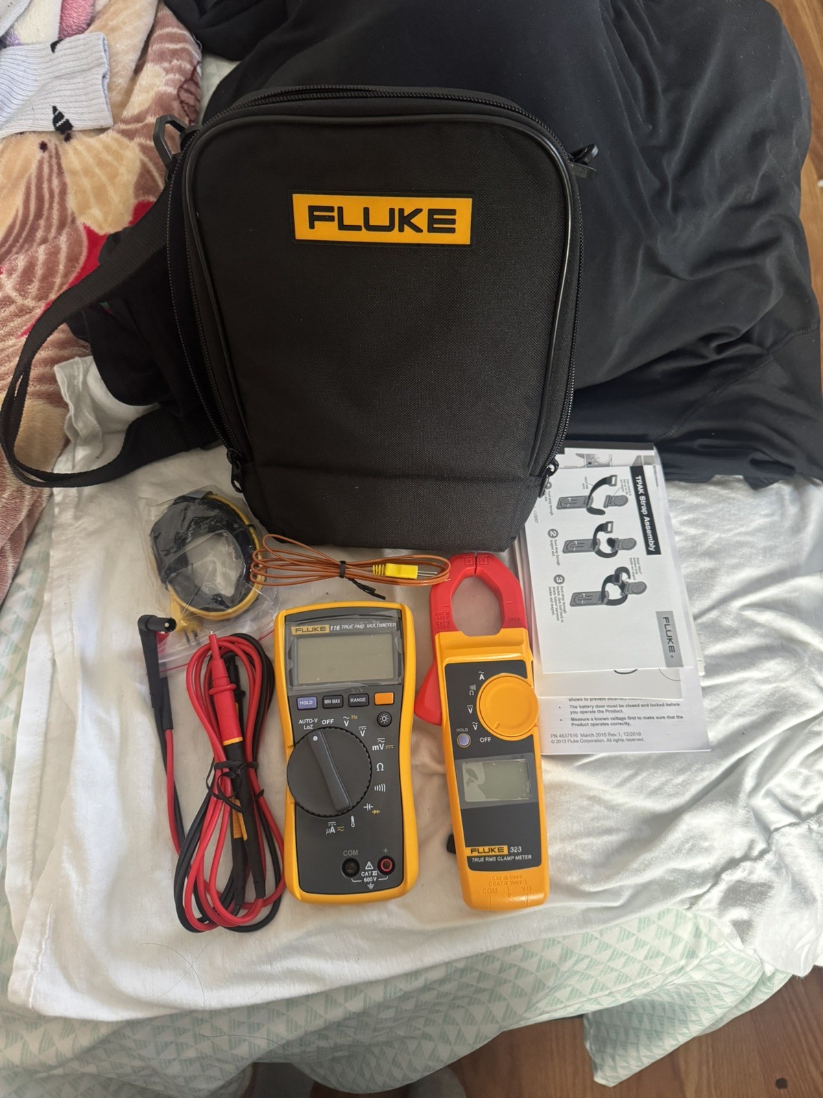 FLUKE 116/323 Kit HVAC Multimeter and Clamp Meter Combo Kit