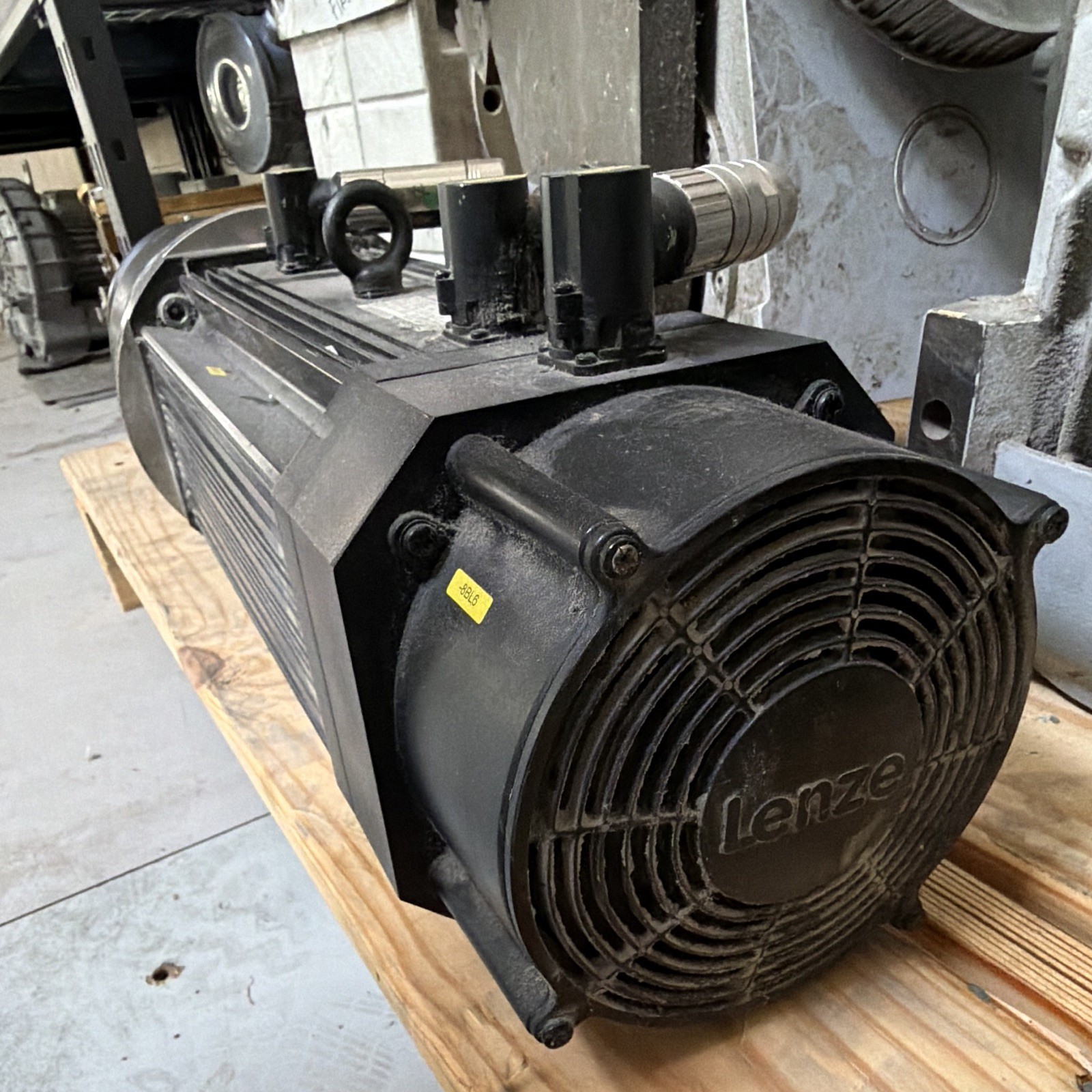 Lenze MDFKABS090-22 3-Phase AC Servo Motor 390V 6.9kW 3480RPM IP54