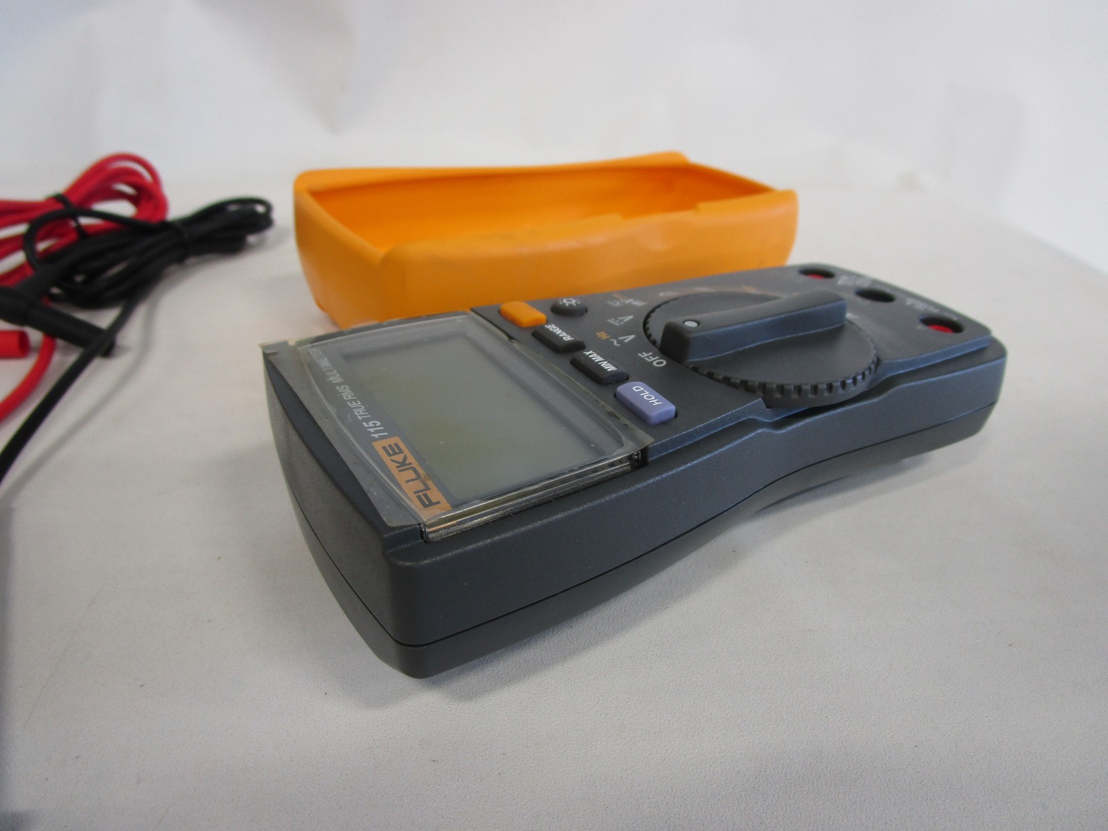 Fluke 115 True RMS Digital Multimeter with Leads