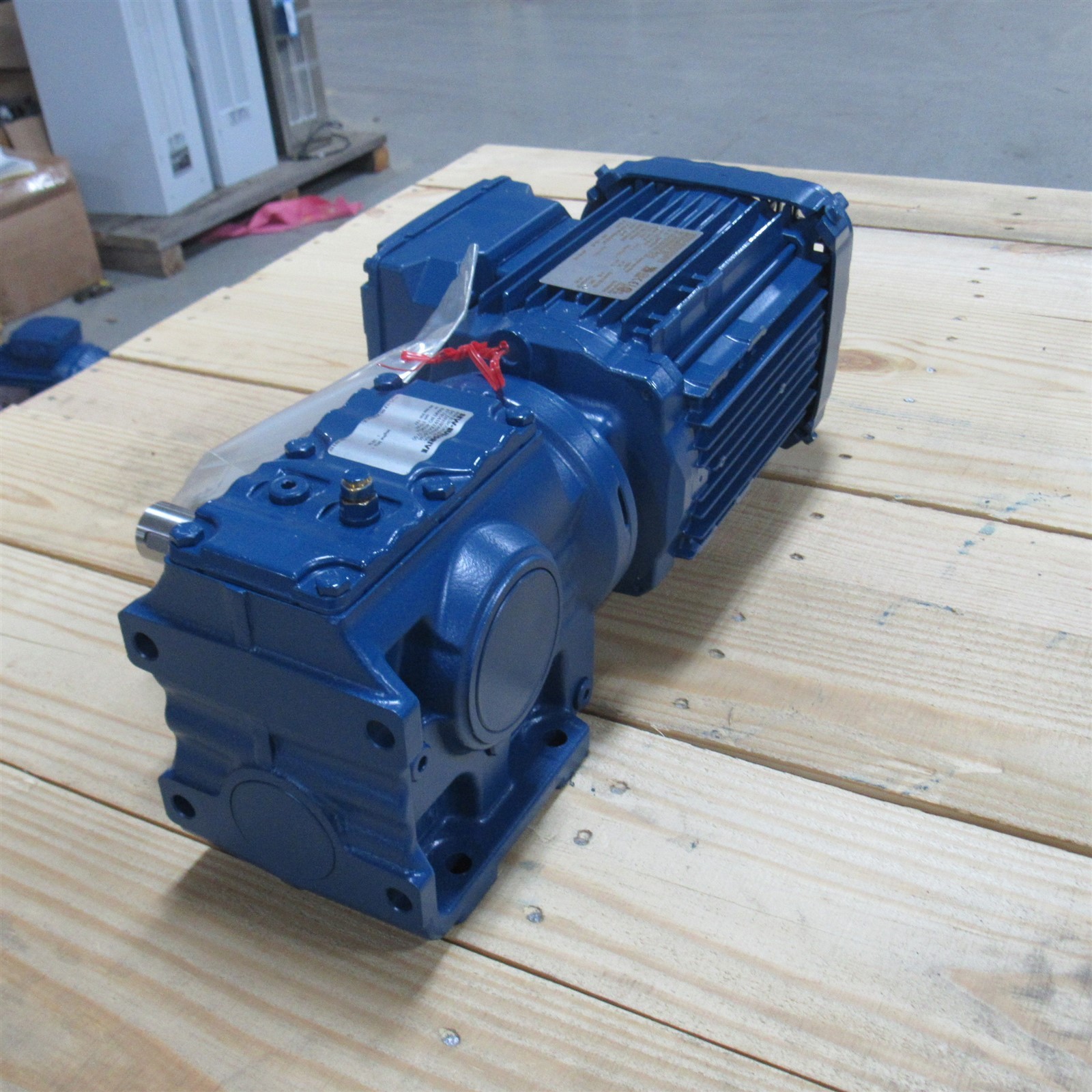 SEW-EURODRIVE INC GEAR MOTOR 1,800 RPM S47DRN80M4/AFQ8/DH