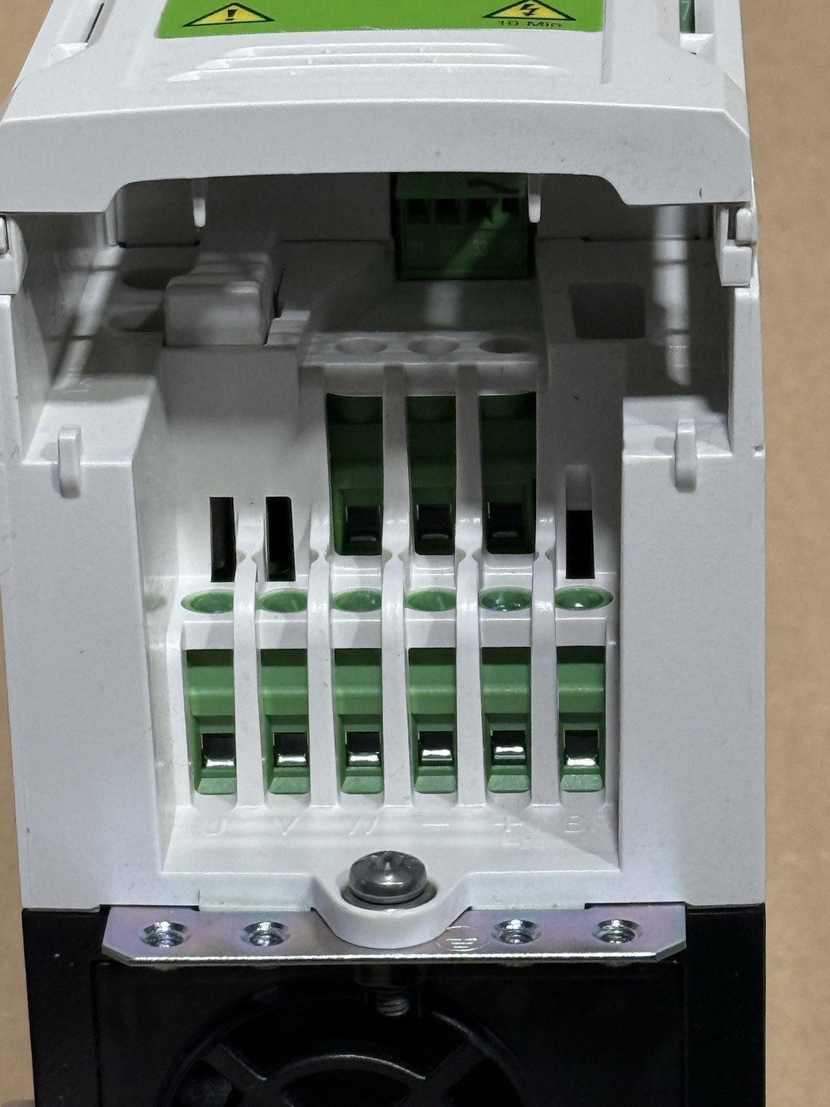 Control Techniques M400-024 00041 A101 00 AB100 Unidrive M400 1,5kW