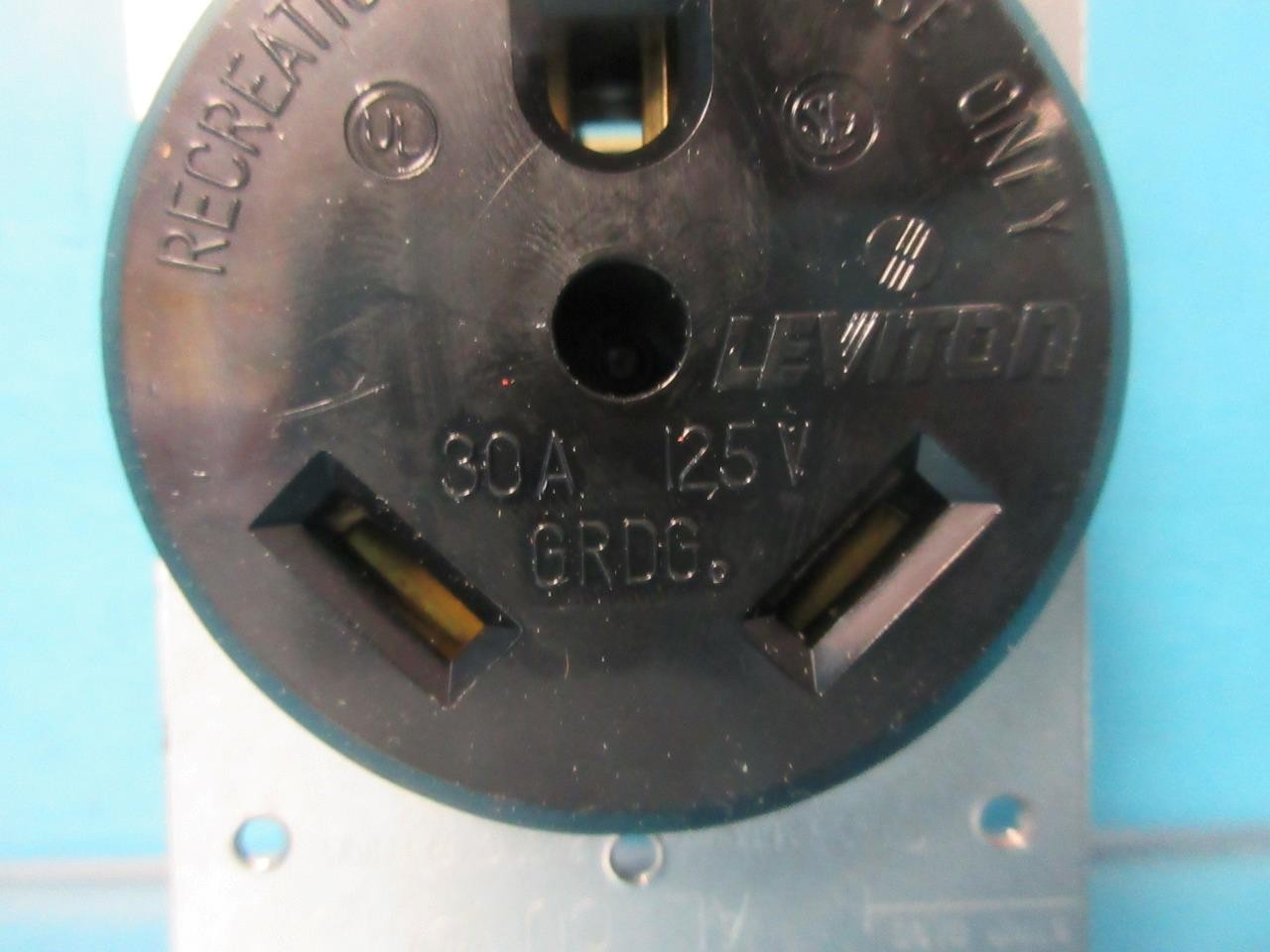 8 LEVITON 7313 FLUSH INDUSTRIAL OUTLET 2P 3W 30A 125V TT-30R POWER RECEPTACLE