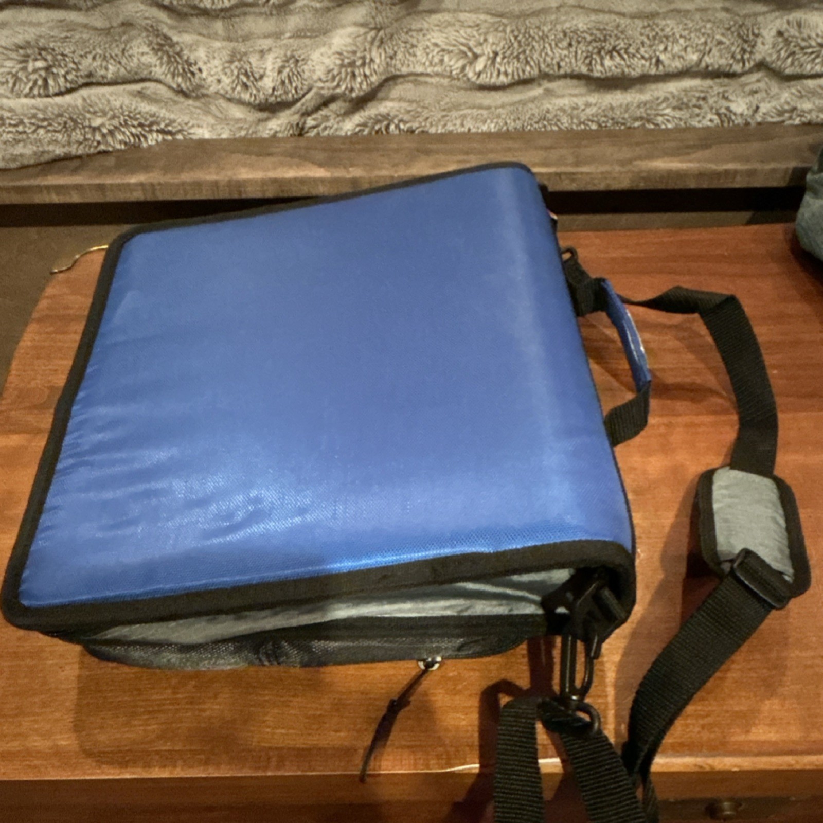 Case•it LT-007 Blue Zippered Daily Use Binder Shoulder Strap Mesh Pocket