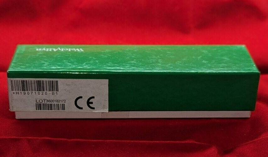 Welch Allyn 71020-B 3.5V Battery Handle – NEW IN BOX – Takes «C» batteries