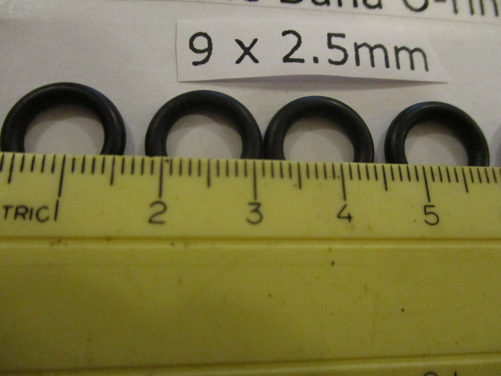 9mm ID x 14mm OD x 2.5mm thick O-ring. Buna-70. Quan 5.