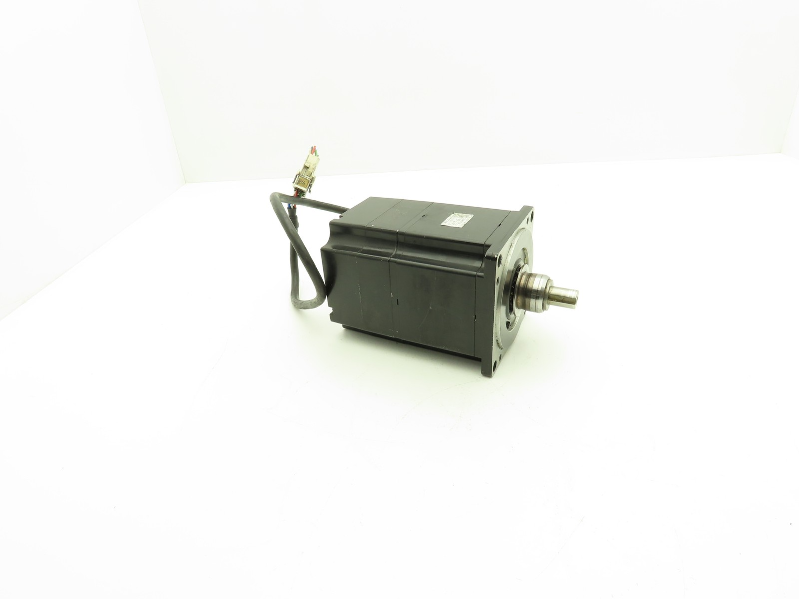 Yaskawa SGMP-15AWYR12 AC Servo Motor 1500W 4.77Nm 3000 RPM Encoder **READ**