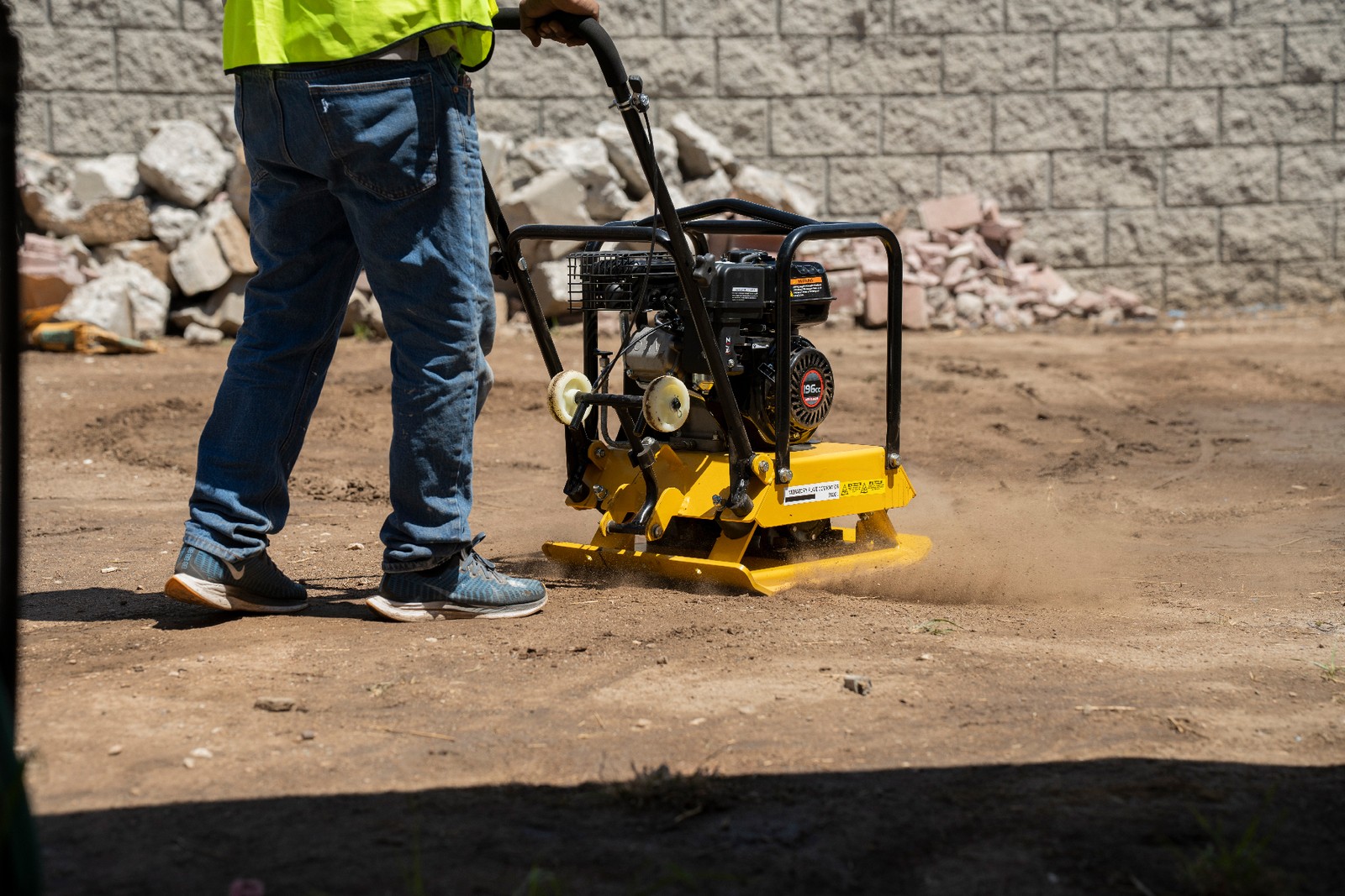 196cc Plate Compactor Gas-Powered Vibratory 6.5HP Tamper Construction Plate