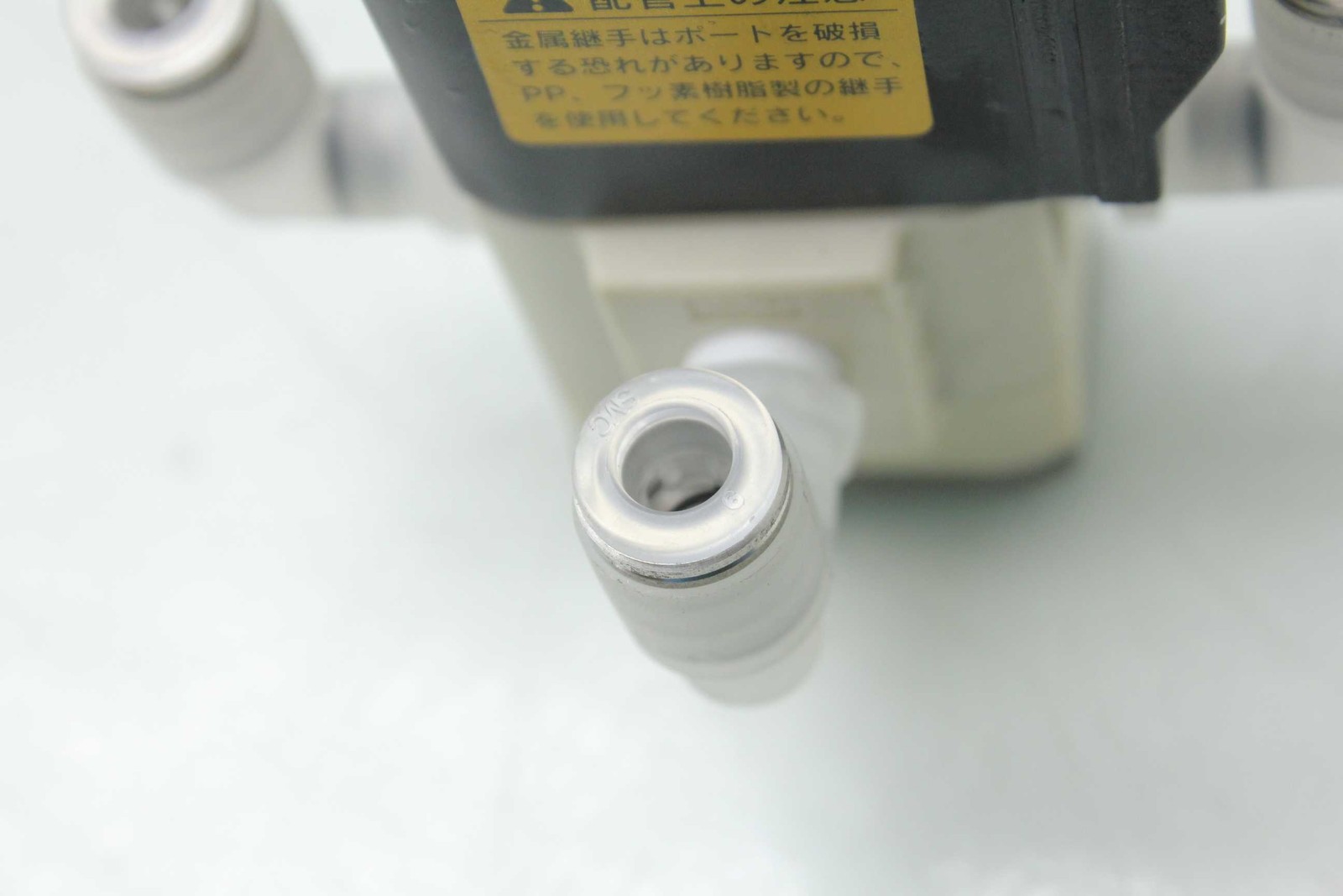 CKD MEG2-6-DC24V Three Way Solenoid Valve 24V DC Coil 3 Port / 1/8″ RC Port
